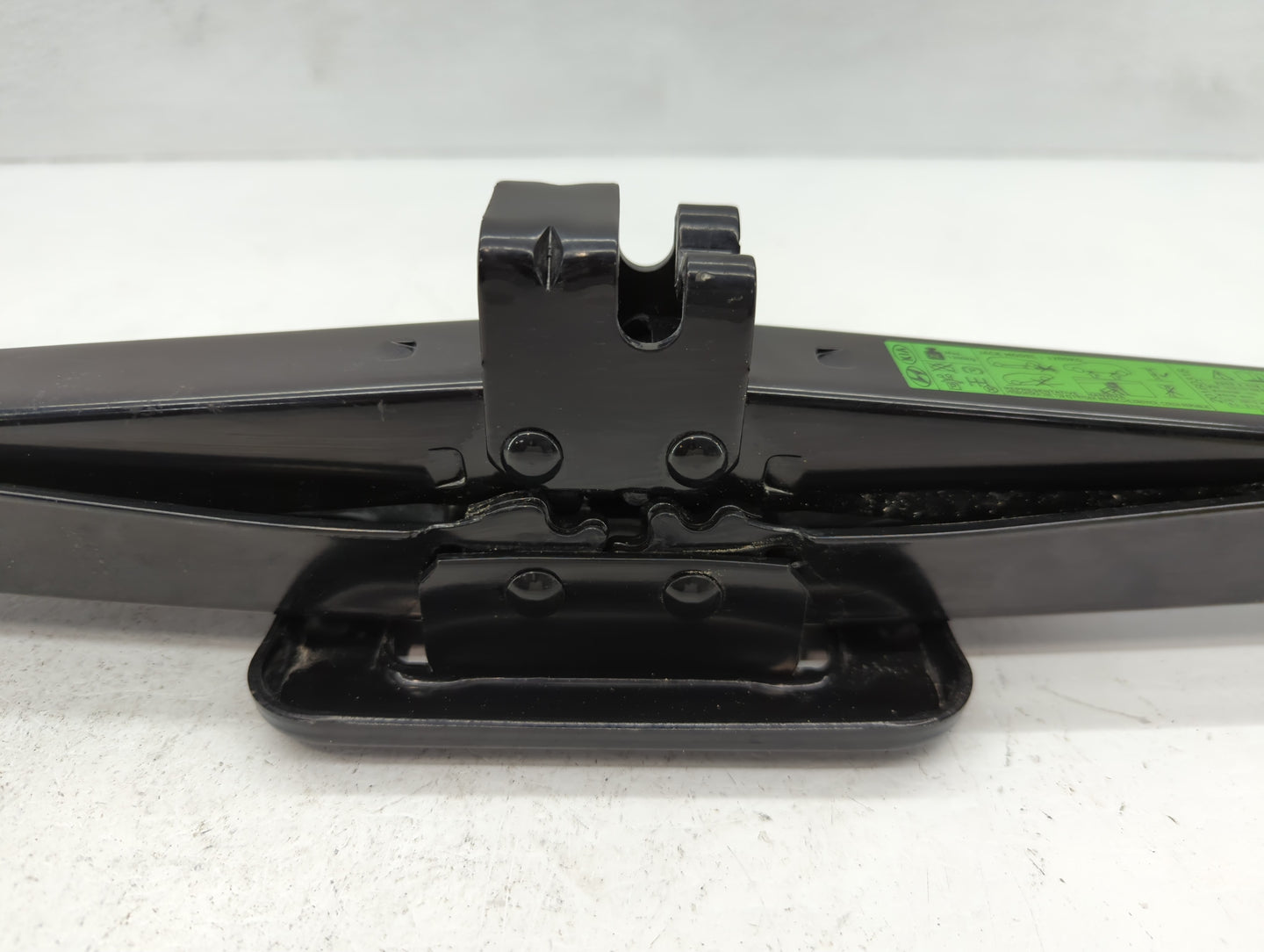 2017 Kia Sorento Spare Scissor Car Jack 1112477 - Oemusedautoparts1.com