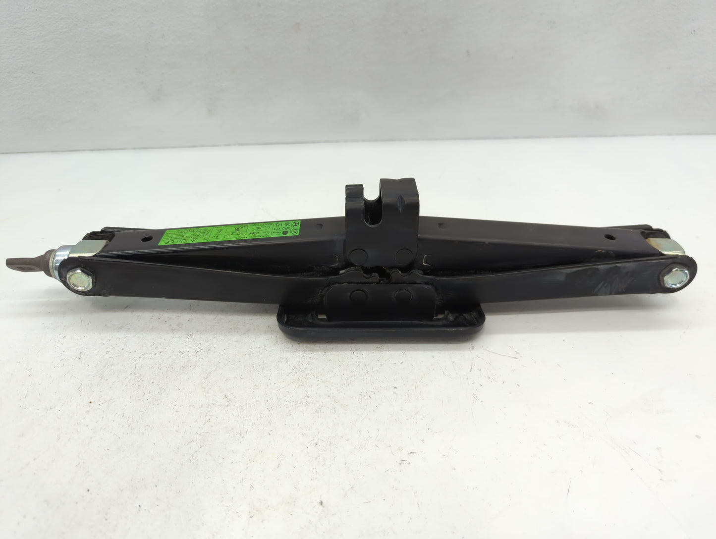 2017 Kia Sorento Spare Scissor Car Jack 1112477 - Oemusedautoparts1.com