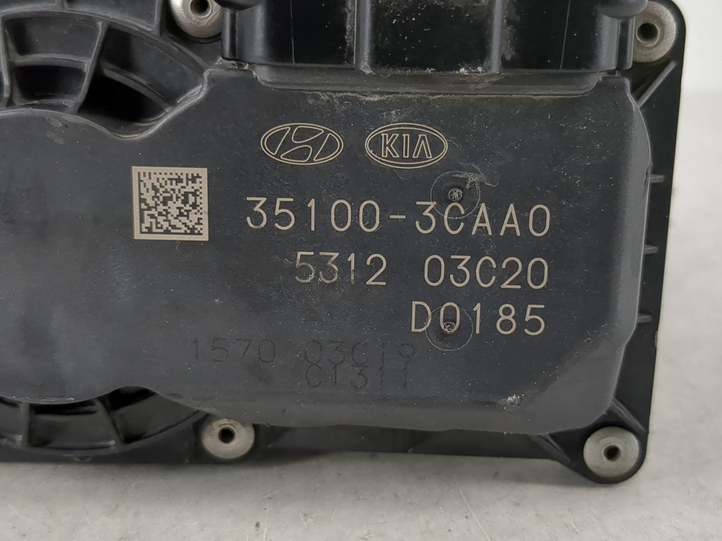 2014-2018 Kia Sorento Throttle Body P/N:35100-3CAA0 Fits Fits 2012 2013 2014 2015 2016 2017 2018 OEM Used Auto Parts - Oemus