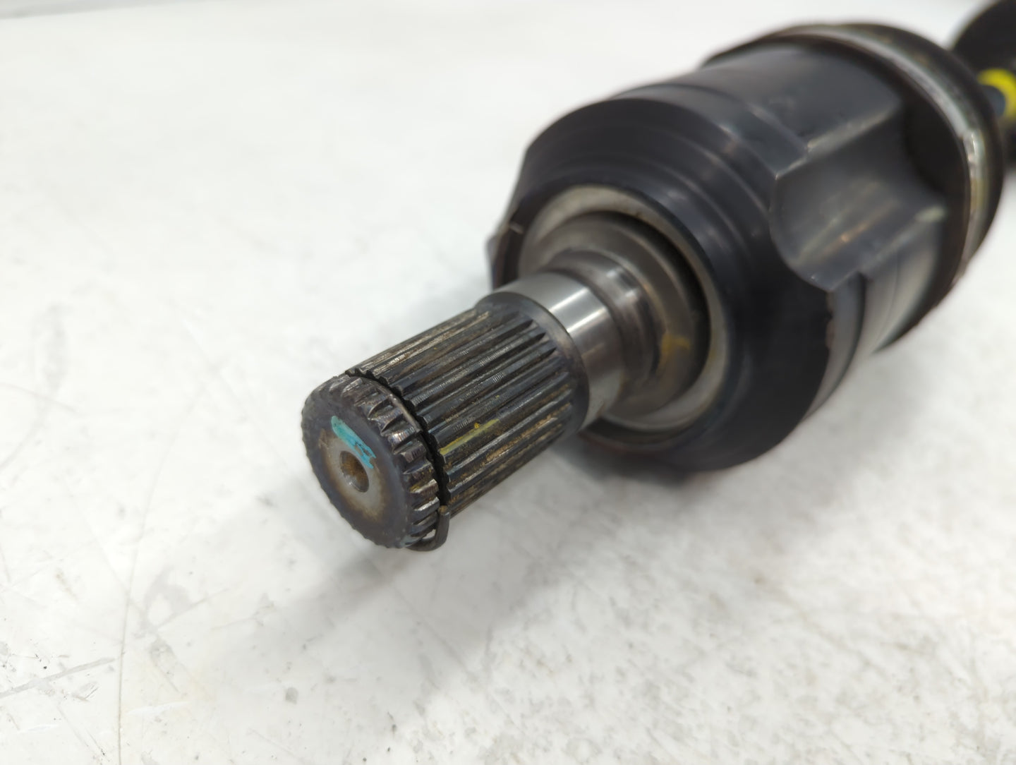 2016-2018 Kia Sorento Axle Shaft Front Driver Cv C/v - Oemusedautoparts1.com