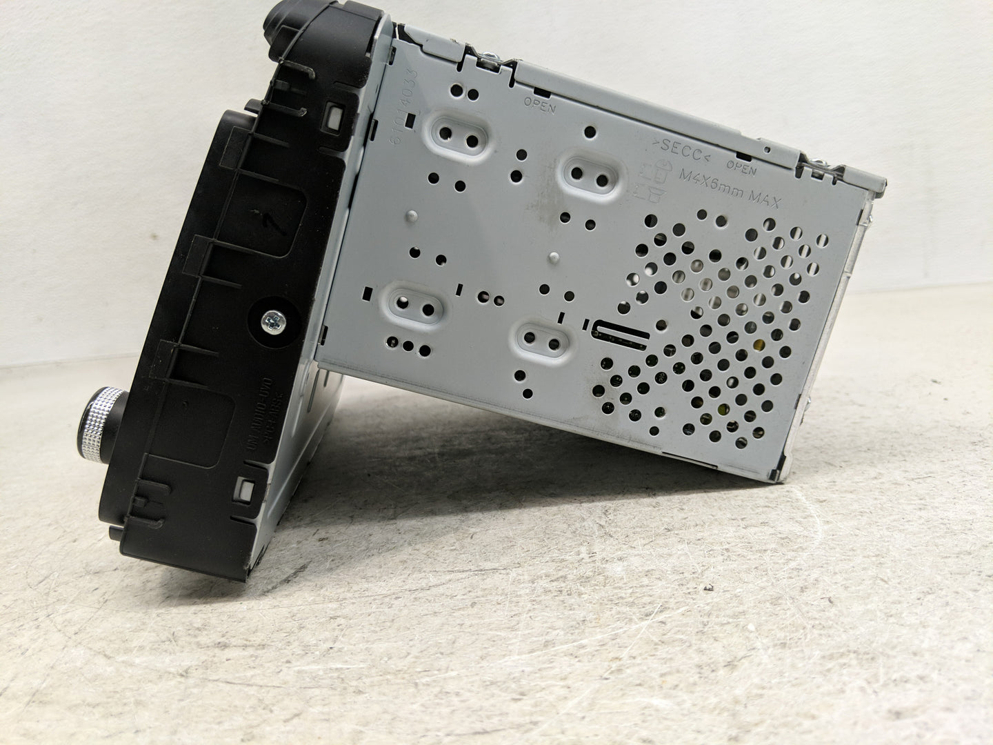 2016-2018 Kia Sorento Radio AM FM Cd Player Receiver Replacement P/N:96180-C6000WK Fits Fits 2016 2017 2018 OEM Used Auto Pa
