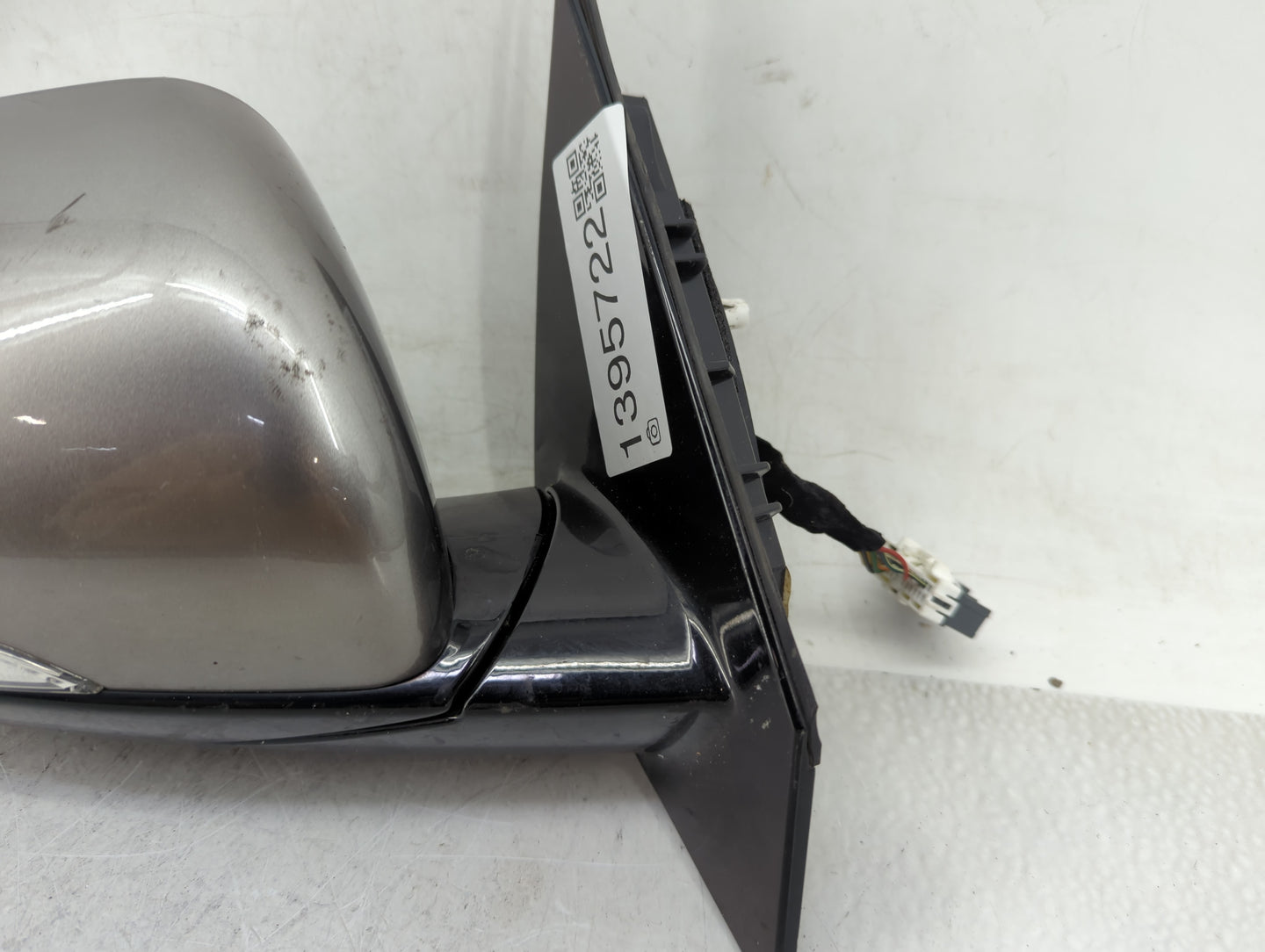 2016-2020 Kia Sorento Passenger Side View Mirror - Right Door Mirror OEM Used - Oemusedautoparts1.com