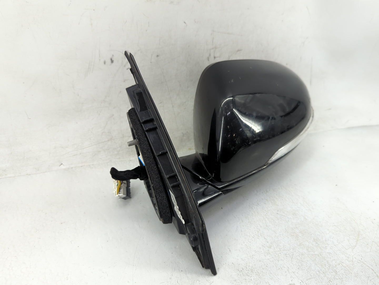 2016-2020 Kia Sorento Driver Side View Mirror - Left Door Mirror OEM Used - Oemusedautoparts1.com