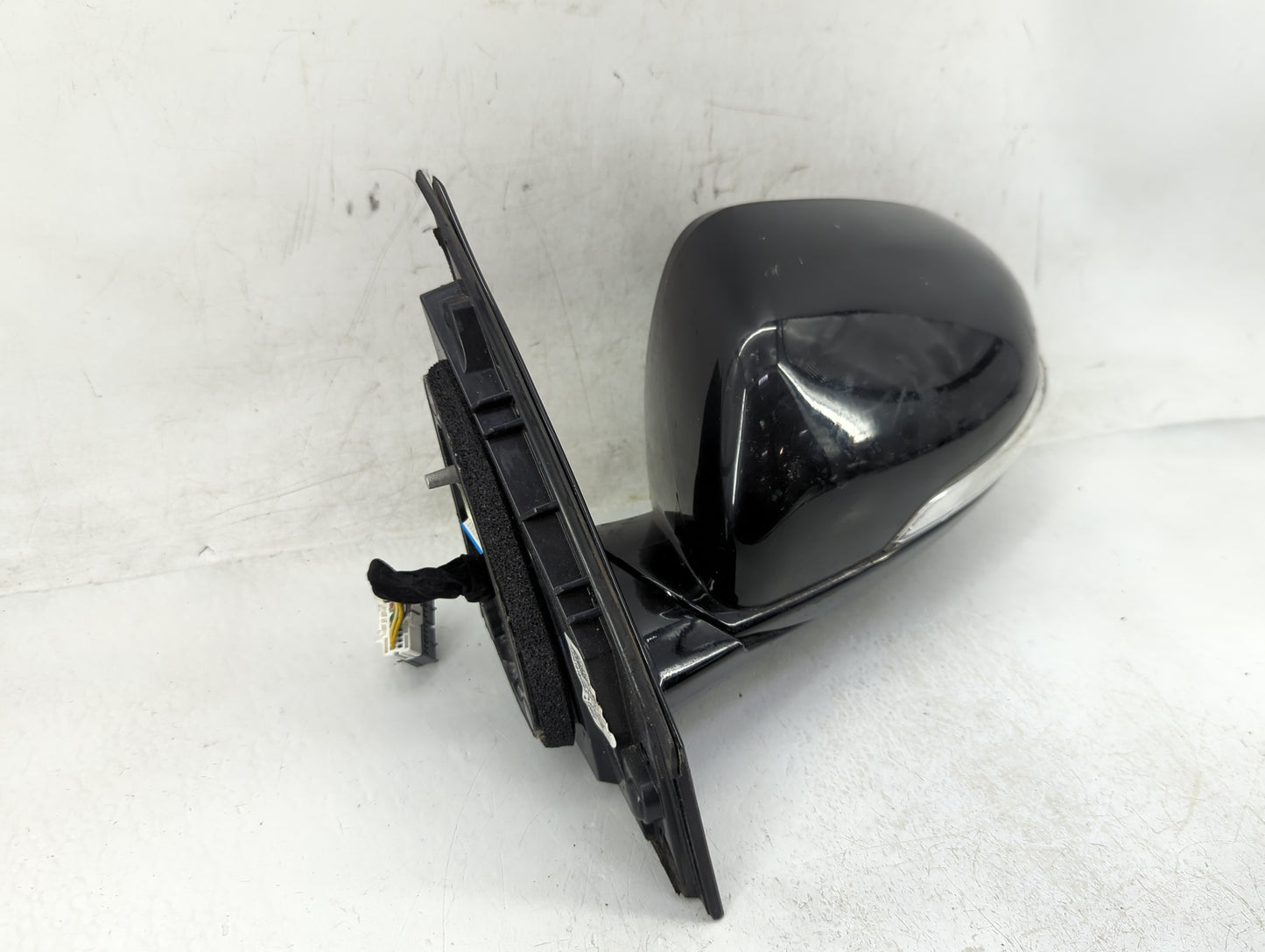 2016-2020 Kia Sorento Driver Side View Mirror - Left Door Mirror OEM Used - Oemusedautoparts1.com