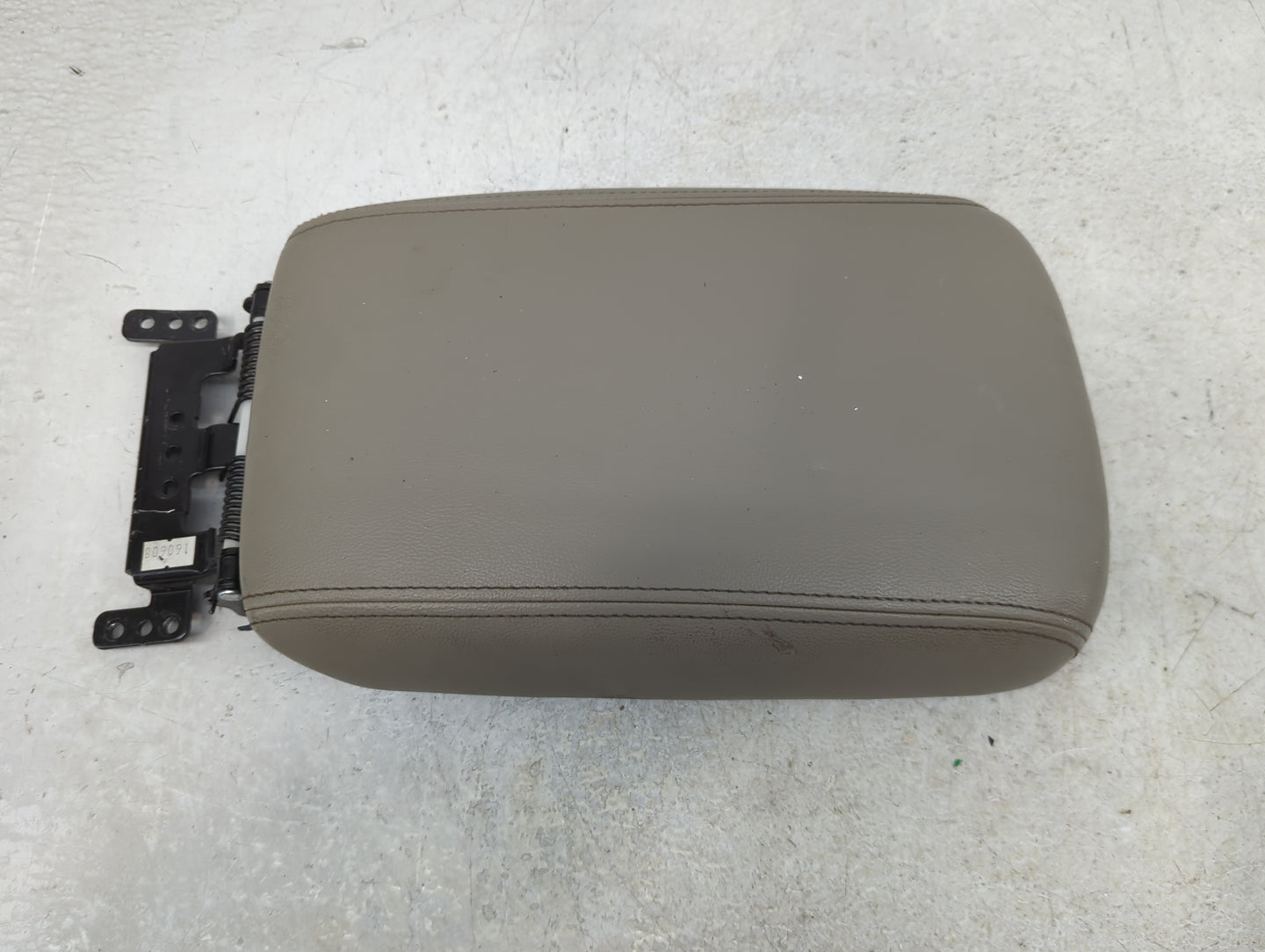 2017 Kia Sorento Center Console Armrest Cover Lid Fits OEM Used Auto Parts - Oemusedautoparts1.com