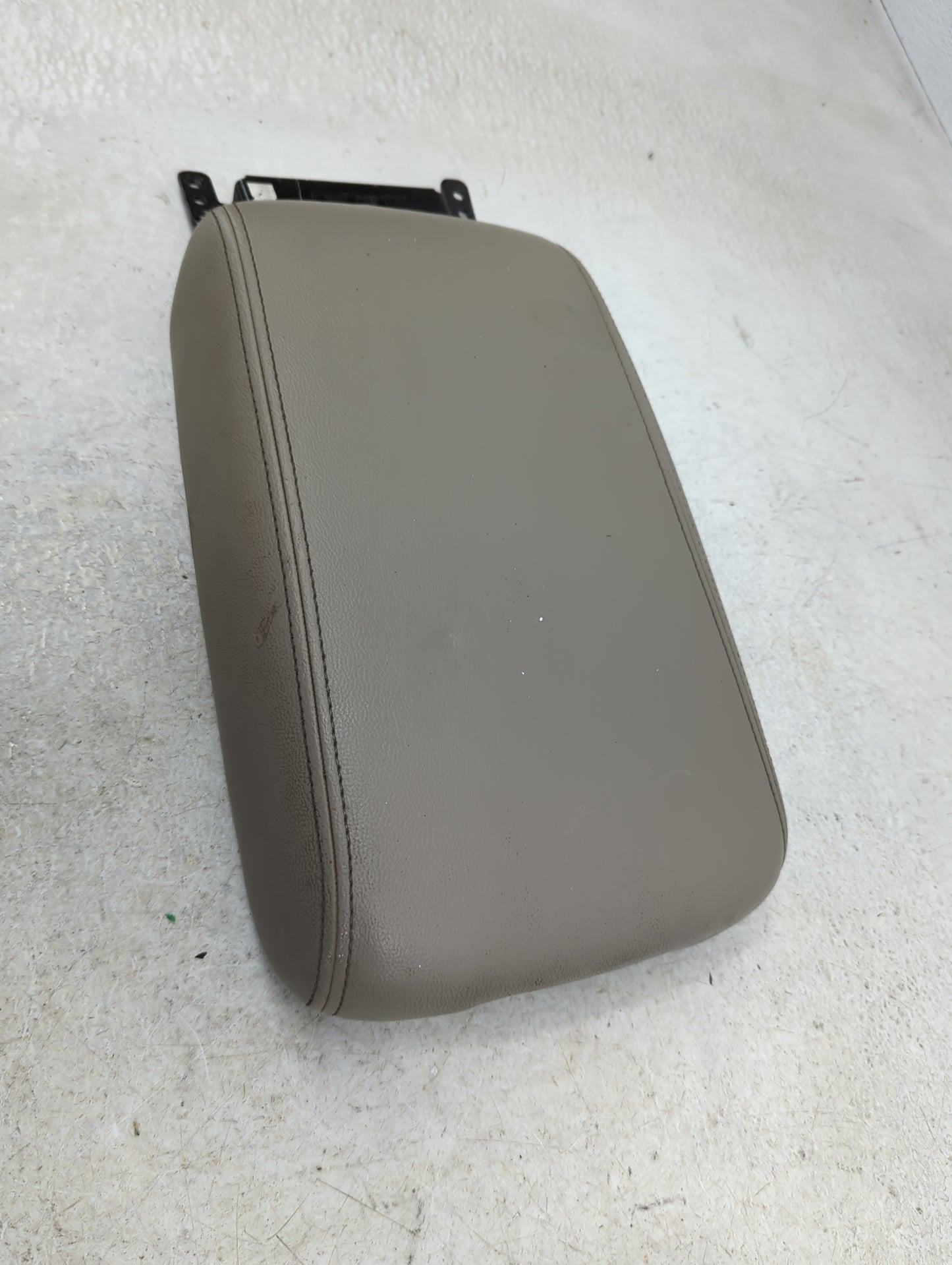2017 Kia Sorento Center Console Armrest Cover Lid Fits OEM Used Auto Parts - Oemusedautoparts1.com