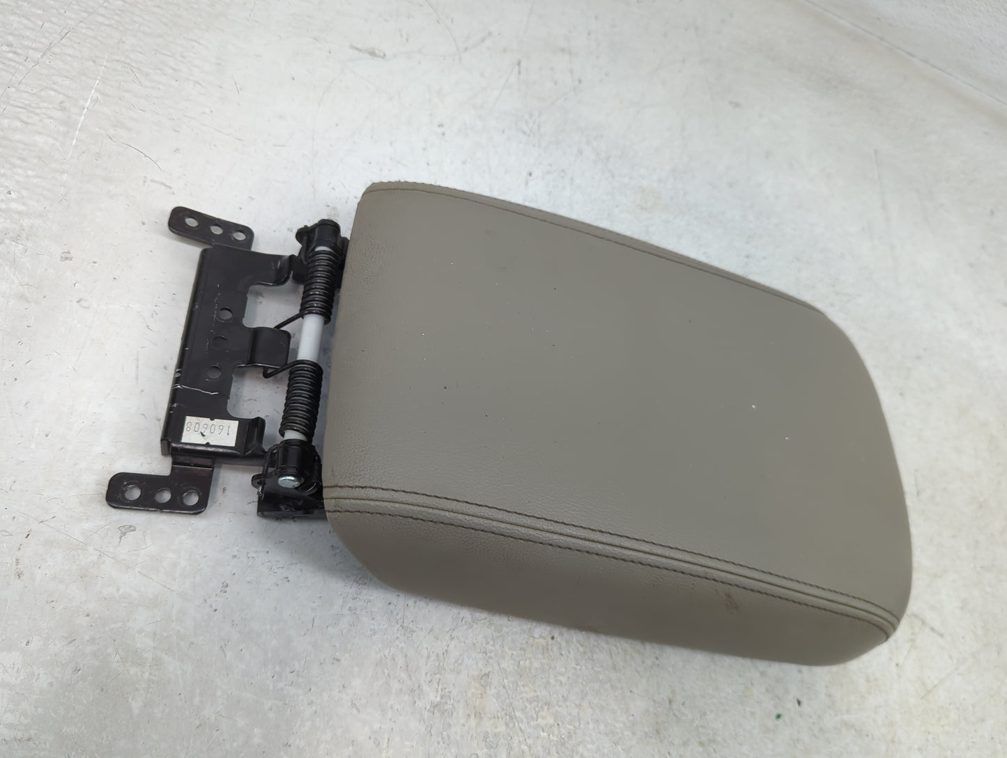 2017 Kia Sorento Center Console Armrest Cover Lid Fits OEM Used Auto Parts - Oemusedautoparts1.com