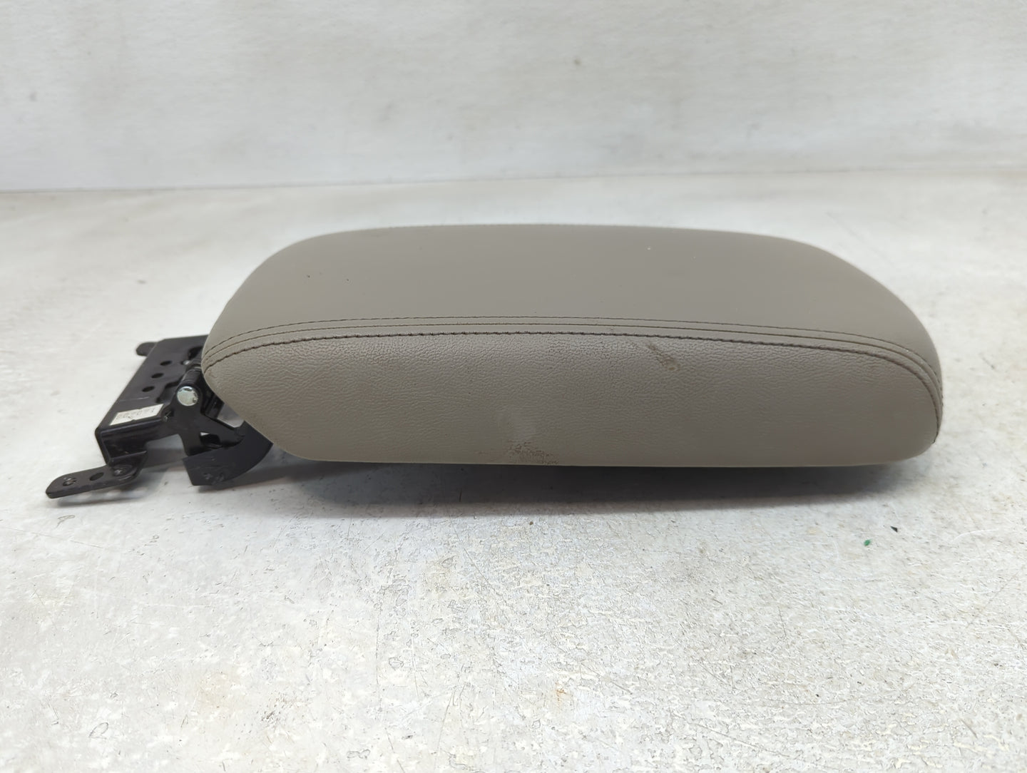 2017 Kia Sorento Center Console Armrest Cover Lid Fits OEM Used Auto Parts - Oemusedautoparts1.com