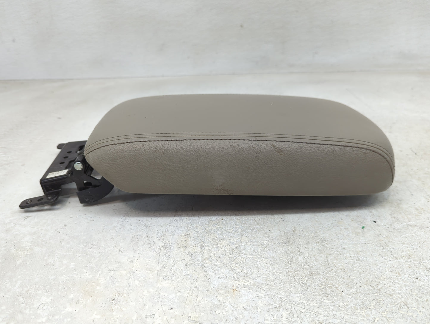2017 Kia Sorento Center Console Armrest Cover Lid Fits OEM Used Auto Parts - Oemusedautoparts1.com