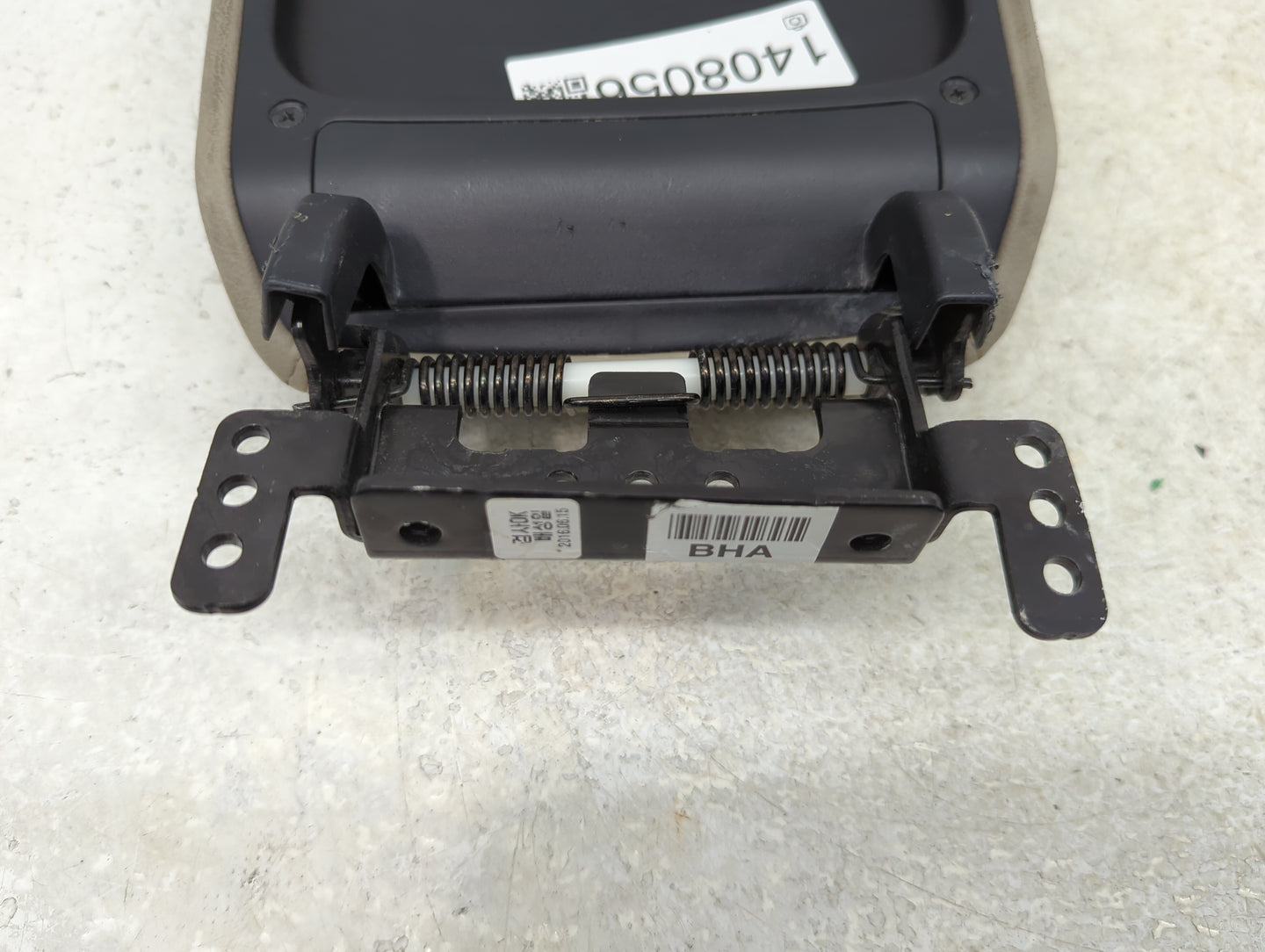 2017 Kia Sorento Center Console Armrest Cover Lid Fits OEM Used Auto Parts - Oemusedautoparts1.com