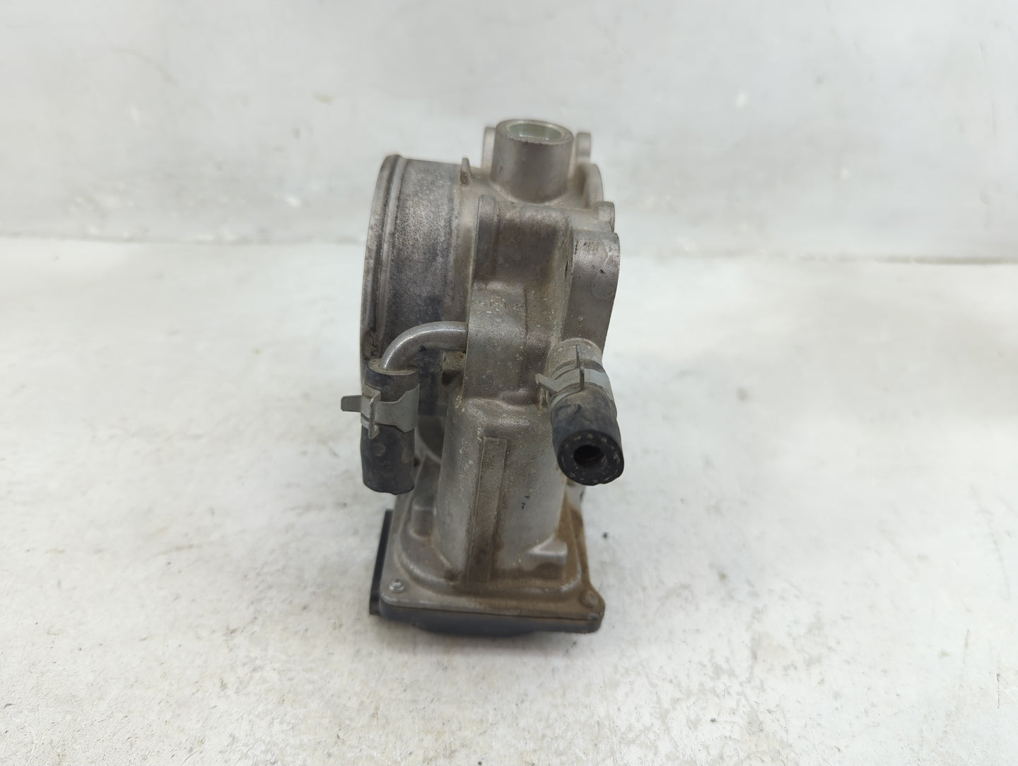 2014-2018 Kia Sorento Throttle Body P/N:35100-3CAA0 Fits Fits 2012 2013 2014 2015 2016 2017 2018 OEM Used Auto Parts - Oemus