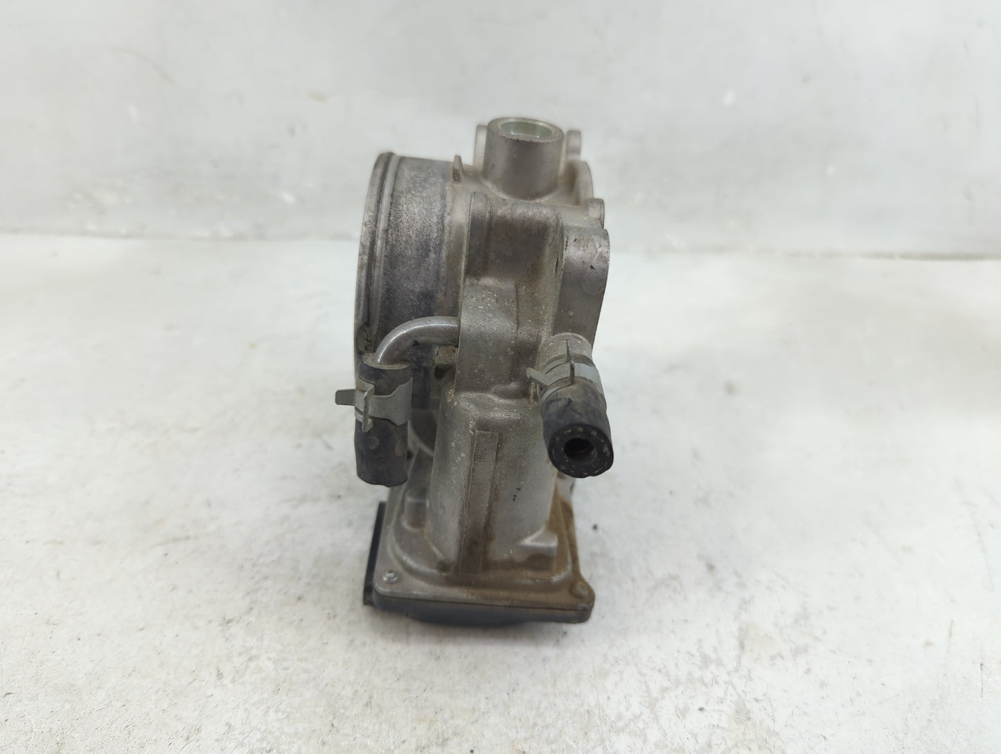 2014-2018 Kia Sorento Throttle Body P/N:35100-3CAA0 Fits Fits 2012 2013 2014 2015 2016 2017 2018 OEM Used Auto Parts - Oemus