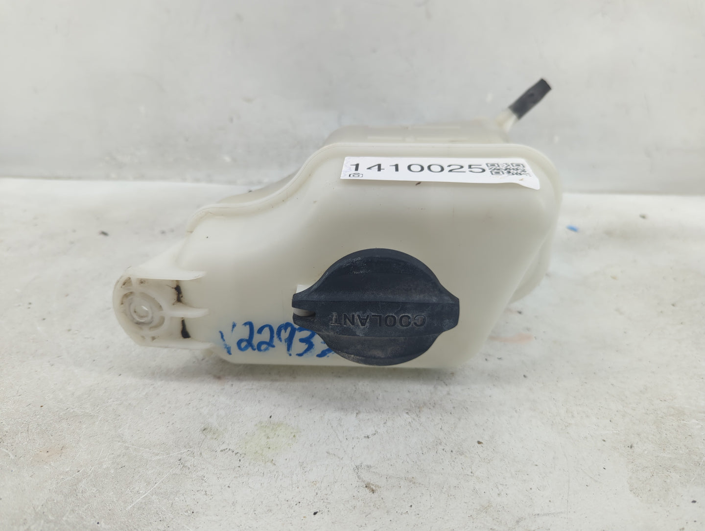 2014-2020 Kia Sorento Radiator Coolant Overflow Expansion Tank Bottle - Oemusedautoparts1.com