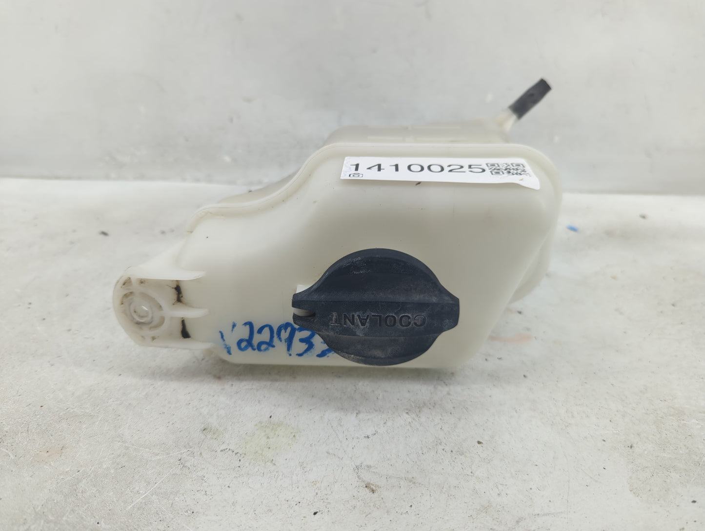 2014-2020 Kia Sorento Radiator Coolant Overflow Expansion Tank Bottle - Oemusedautoparts1.com