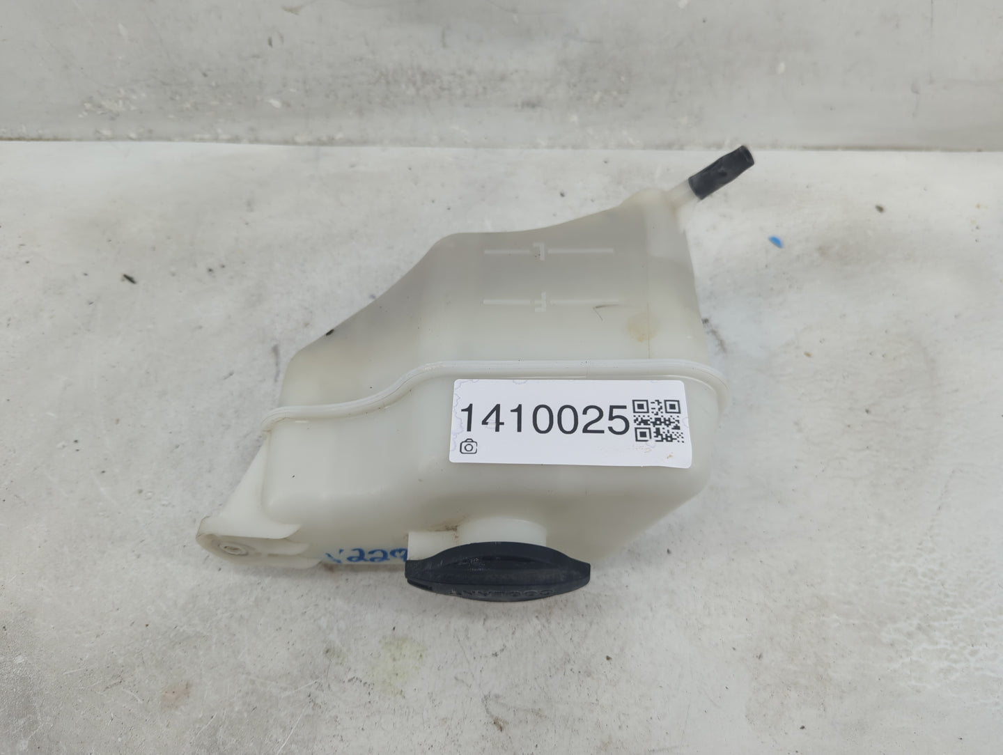 2014-2020 Kia Sorento Radiator Coolant Overflow Expansion Tank Bottle - Oemusedautoparts1.com