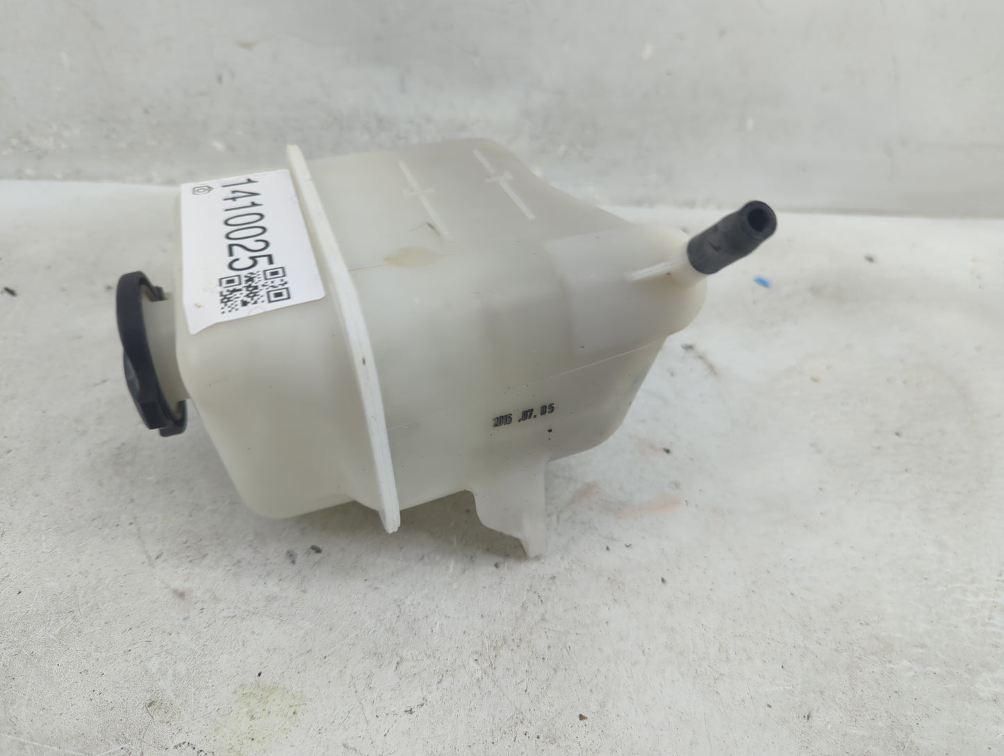 2014-2020 Kia Sorento Radiator Coolant Overflow Expansion Tank Bottle 1410025 - Oemusedautoparts1.com
