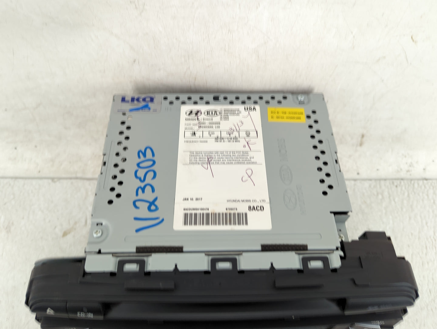 2016-2018 Kia Sorento Radio AM FM Cd Player Receiver Replacement P/N:96560-C6002WK Fits Fits 2016 2017 2018 OEM Used Auto Pa