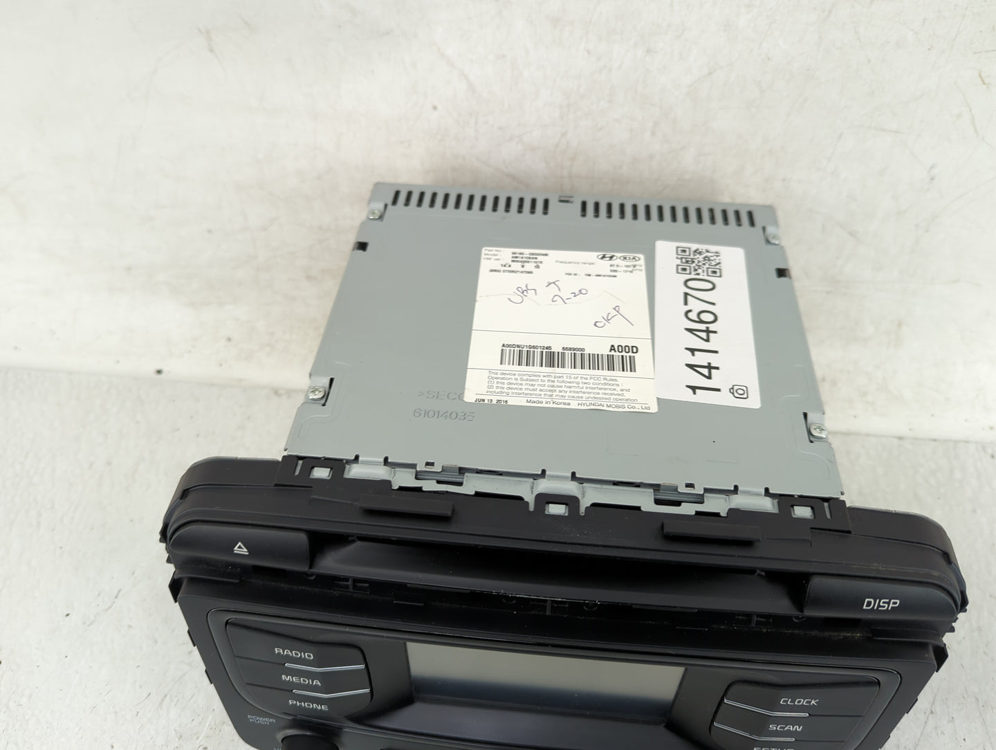2017 Kia Sorento Radio AM FM Cd Player Receiver Replacement P/N:96160-C6500WK Fits OEM Used Auto Parts - Oemusedautoparts1.c