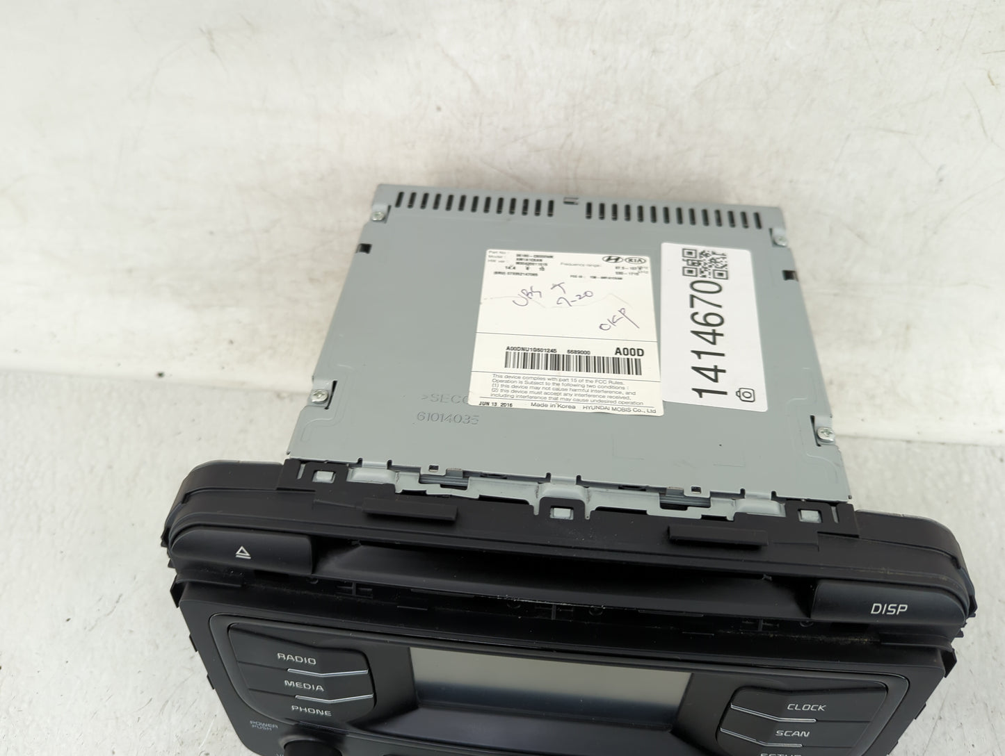 2017 Kia Sorento Radio AM FM Cd Player Receiver Replacement P/N:96160-C6500WK Fits OEM Used Auto Parts - Oemusedautoparts1.c