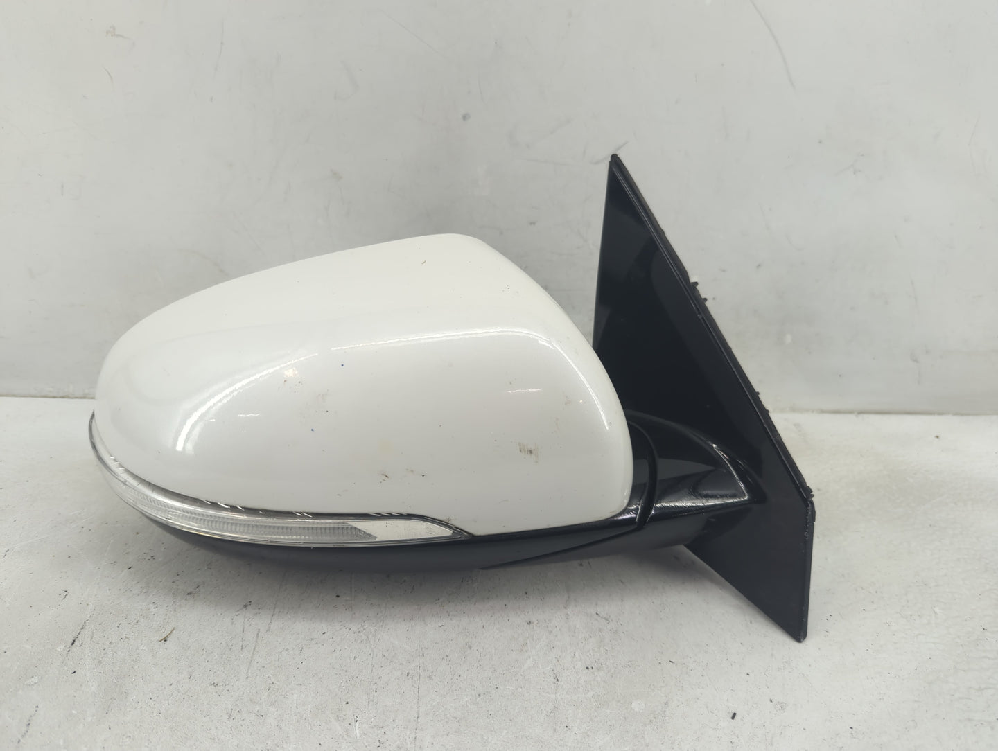 2017-2020 Kia Sorento Passenger Side View Mirror - Right Door Mirror OEM Used - Oemusedautoparts1.com