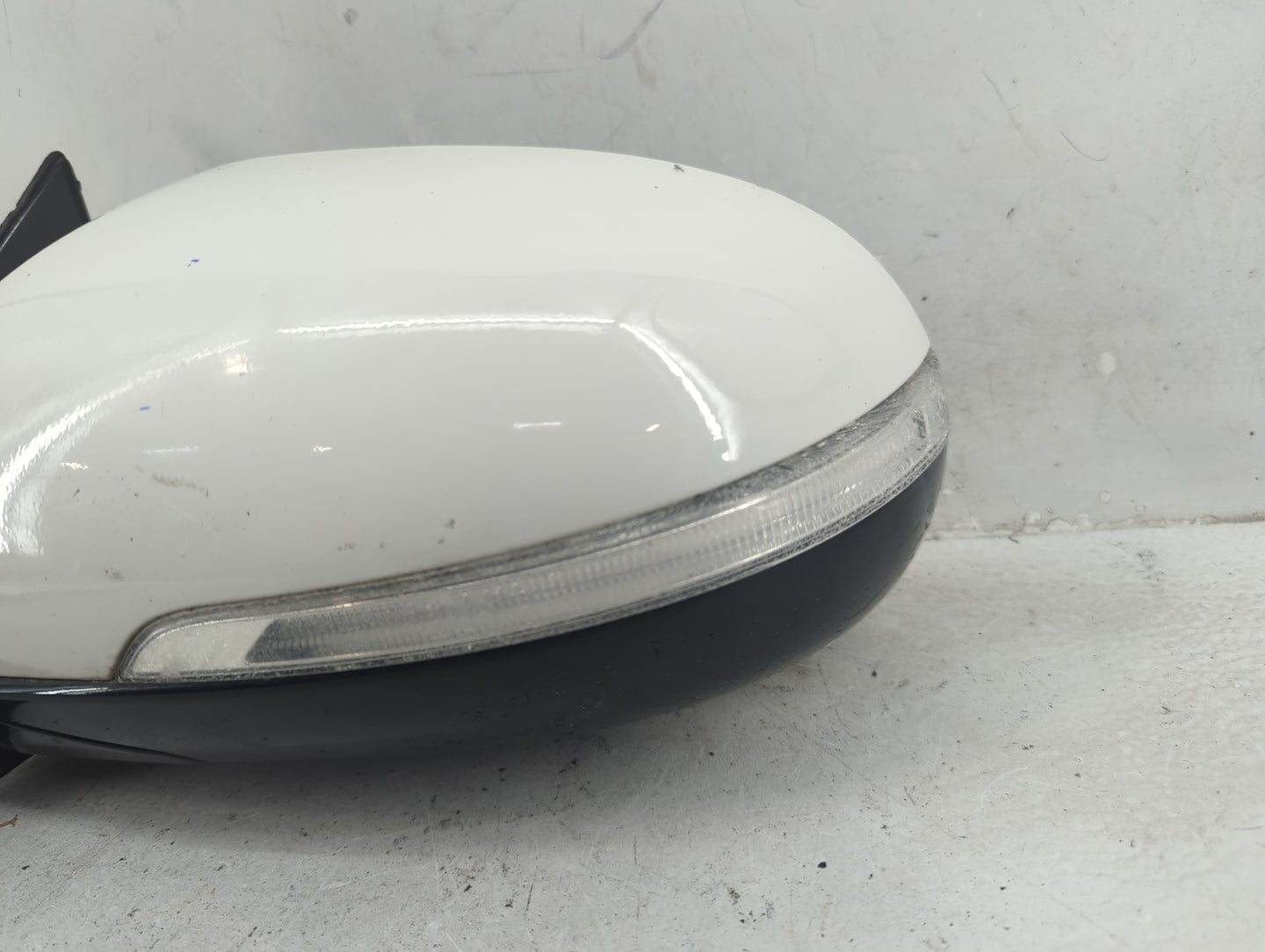 2017-2020 Kia Sorento Driver Side View Mirror - Left Door Mirror OEM Used - Oemusedautoparts1.com