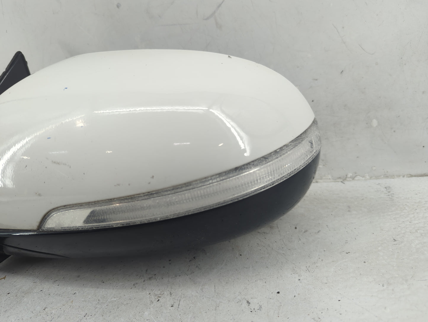 2017-2020 Kia Sorento Driver Side View Mirror - Left Door Mirror OEM Used - Oemusedautoparts1.com