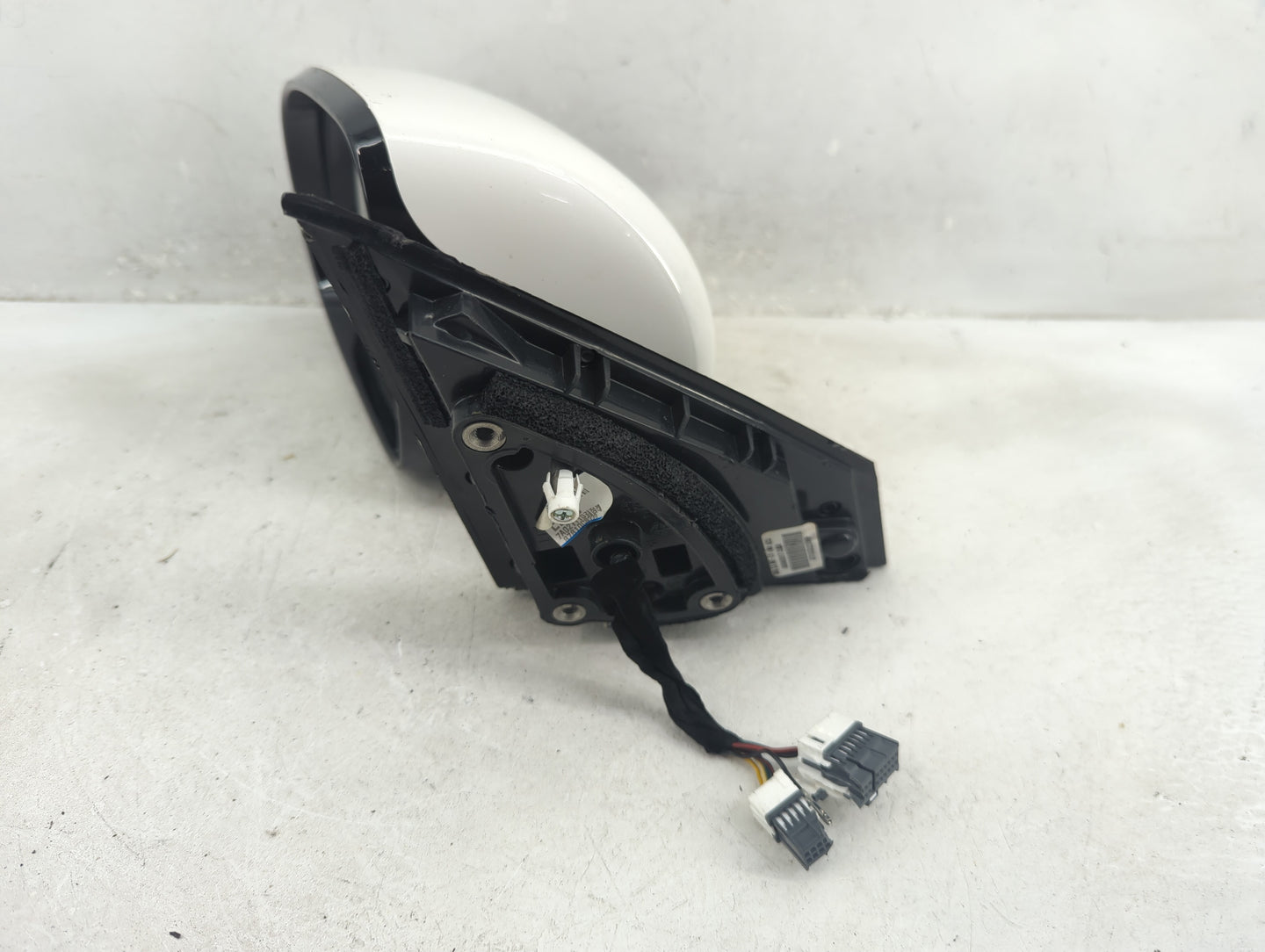 2017-2020 Kia Sorento Driver Side View Mirror - Left Door Mirror OEM Used - Oemusedautoparts1.com