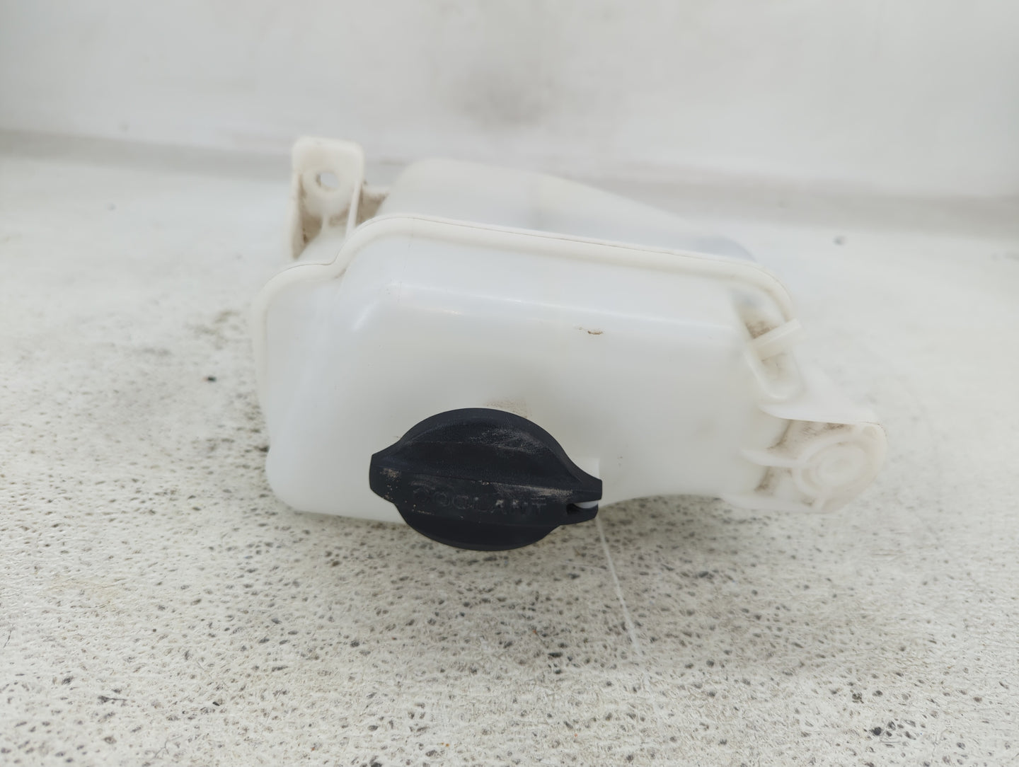 2014-2020 Kia Sorento Radiator Coolant Overflow Expansion Tank Bottle 1432390 - Oemusedautoparts1.com