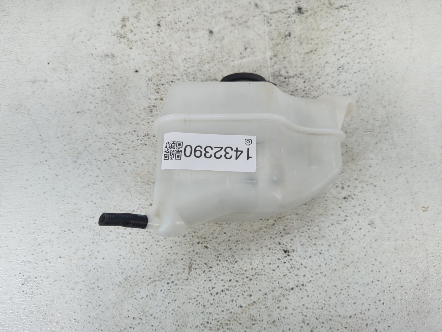 2014-2020 Kia Sorento Radiator Coolant Overflow Expansion Tank Bottle 1432390 - Oemusedautoparts1.com