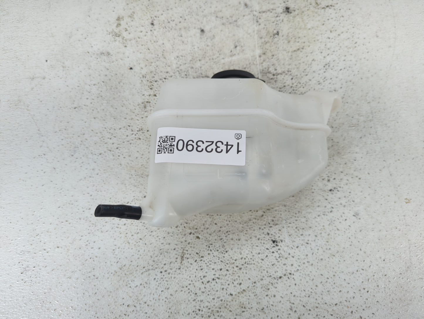 2014-2020 Kia Sorento Radiator Coolant Overflow Expansion Tank Bottle 1432390 - Oemusedautoparts1.com