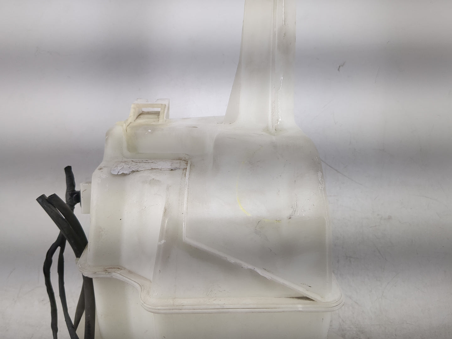 2016-2020 Kia Sorento Windshield Washer Fluid Reservoir Bottle Oem - Oemusedautoparts1.com
