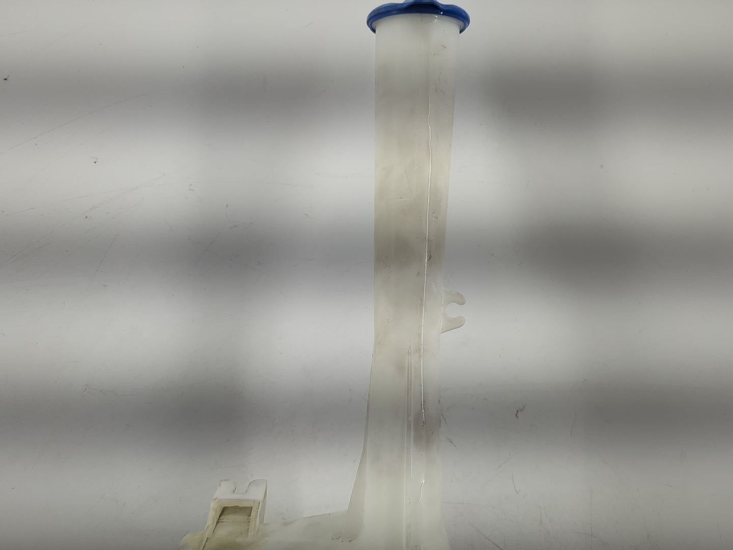 2016-2020 Kia Sorento Windshield Washer Fluid Reservoir Bottle Oem - Oemusedautoparts1.com