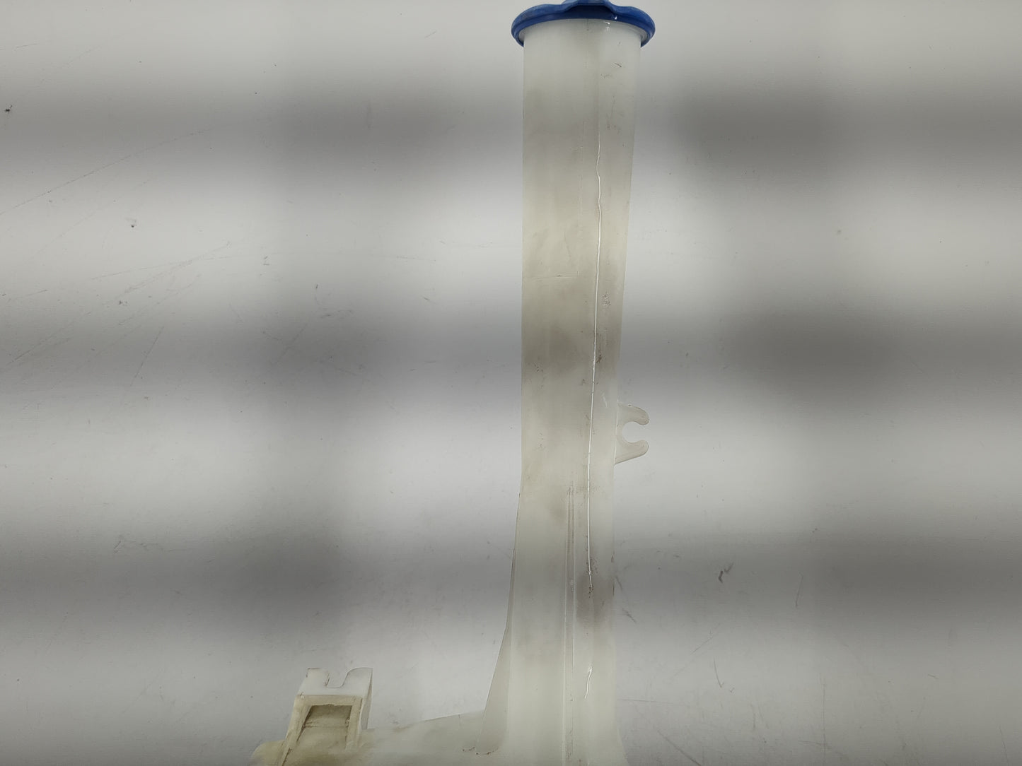 2016-2020 Kia Sorento Windshield Washer Fluid Reservoir Bottle Oem - Oemusedautoparts1.com