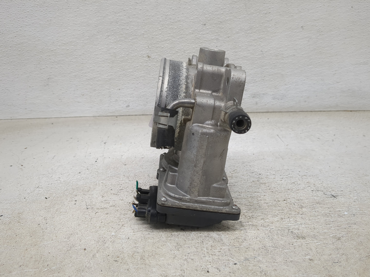 2014-2018 Kia Sorento Throttle Body P/N:35100-3CAA0 Fits Fits 2012 2013 2014 2015 2016 2017 2018 OEM Used Auto Parts - Oemus