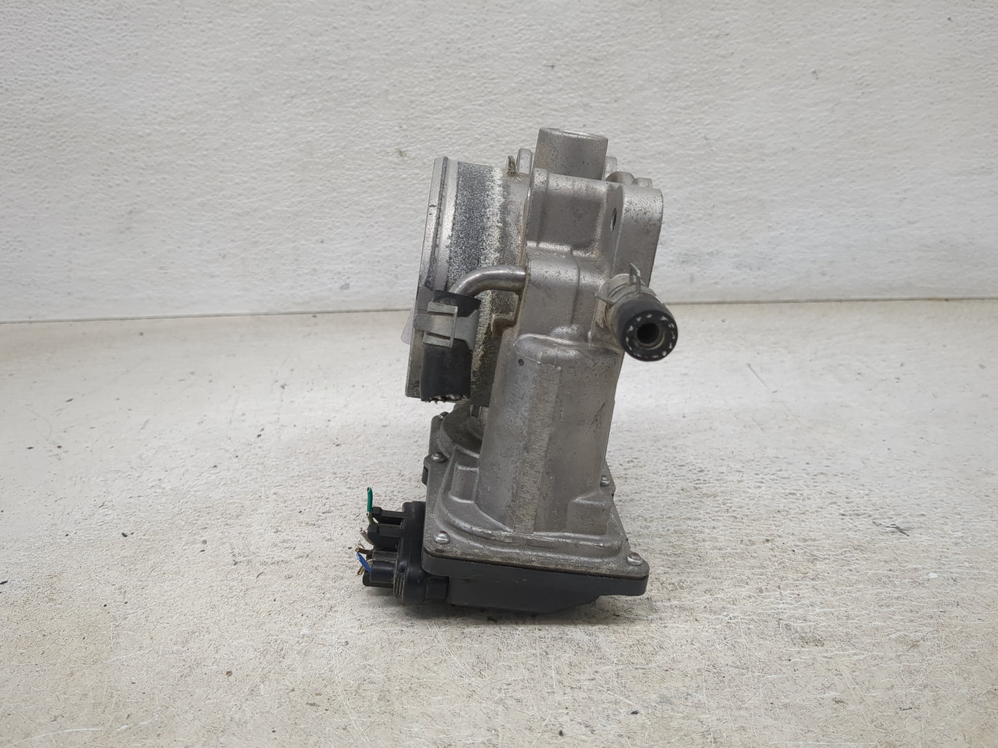 2014-2018 Kia Sorento Throttle Body P/N:35100-3CAA0 Fits Fits 2012 2013 2014 2015 2016 2017 2018 OEM Used Auto Parts - Oemus