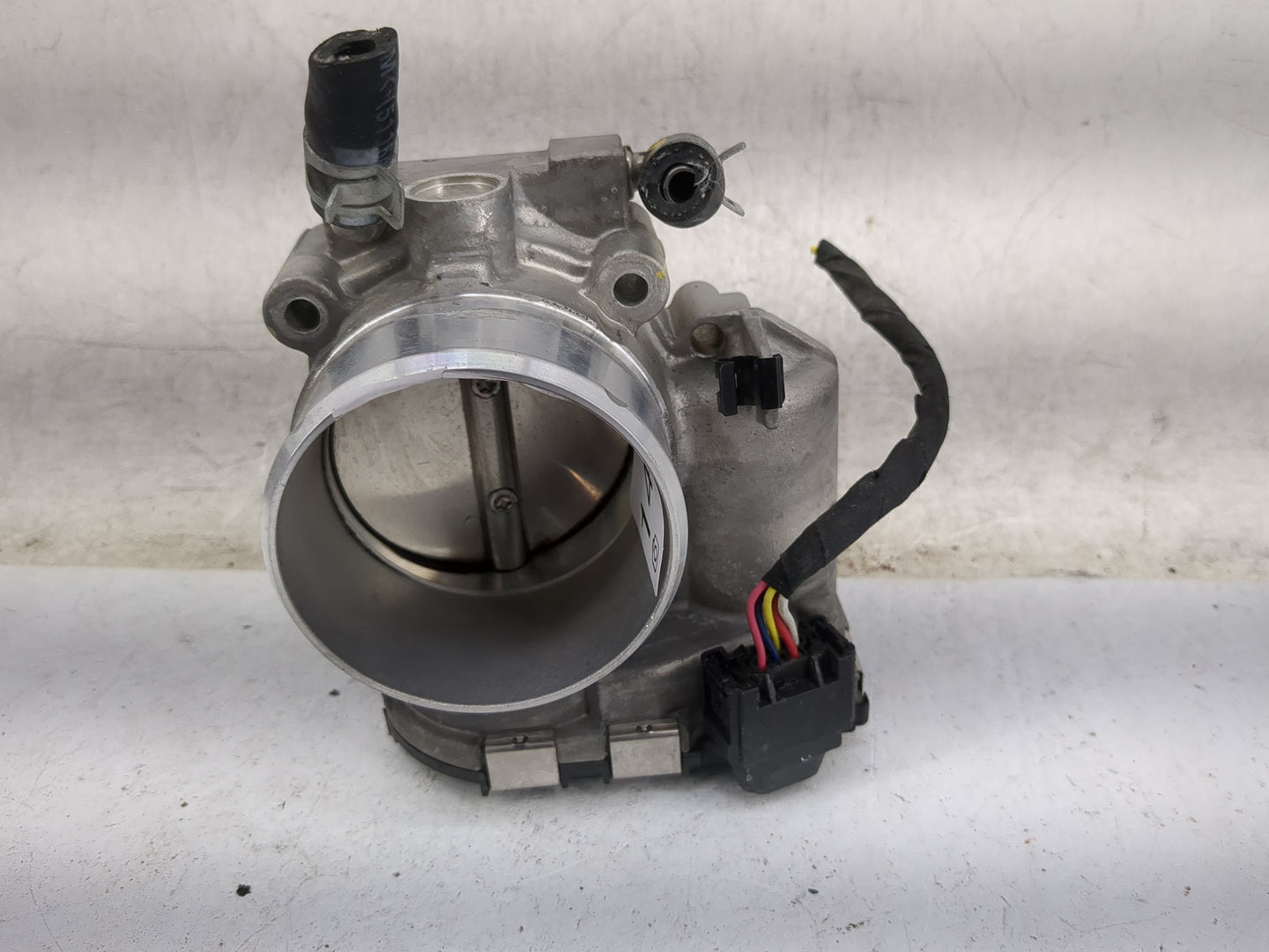 2016-2020 Kia Sorento Throttle Body P/N:35100-2G600 0280750618 Fits Fits 2015 2016 2017 2018 2019 2020 2021 OEM Used Auto Pa