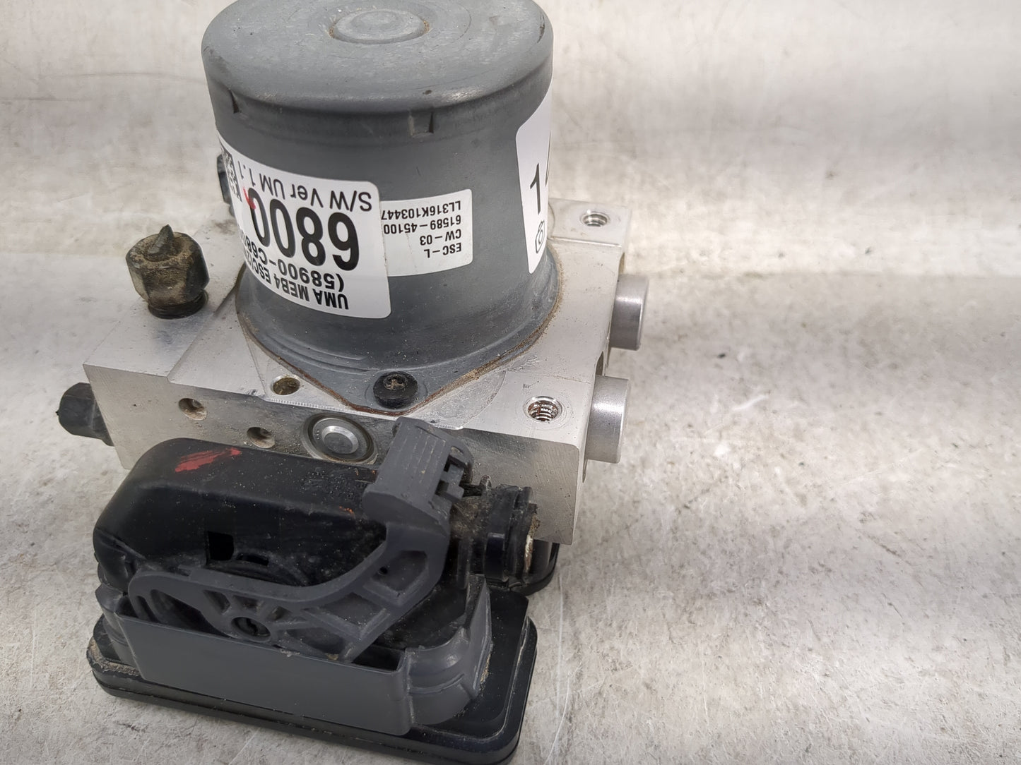 2016-2018 Kia Sorento ABS Pump Control Module Replacement P/N:58900-C6800 58900-C6900 Fits Fits 2016 2017 2018 OEM Used Auto