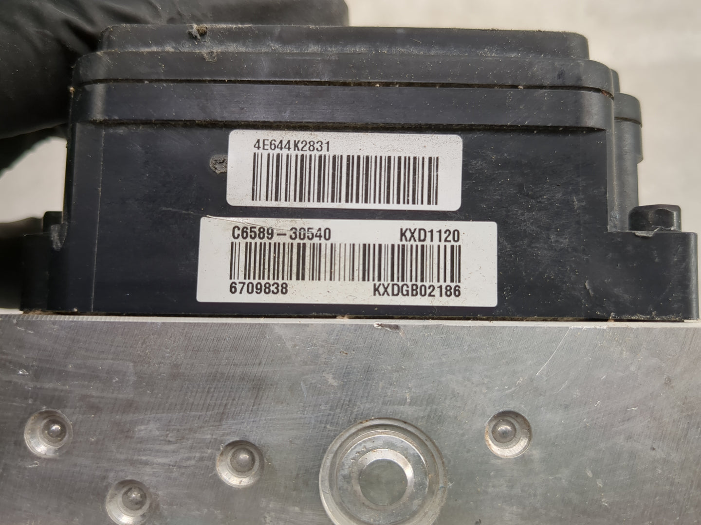 2016-2018 Kia Sorento ABS Pump Control Module Replacement P/N:58900-C6800 58900-C6900 Fits Fits 2016 2017 2018 OEM Used Auto