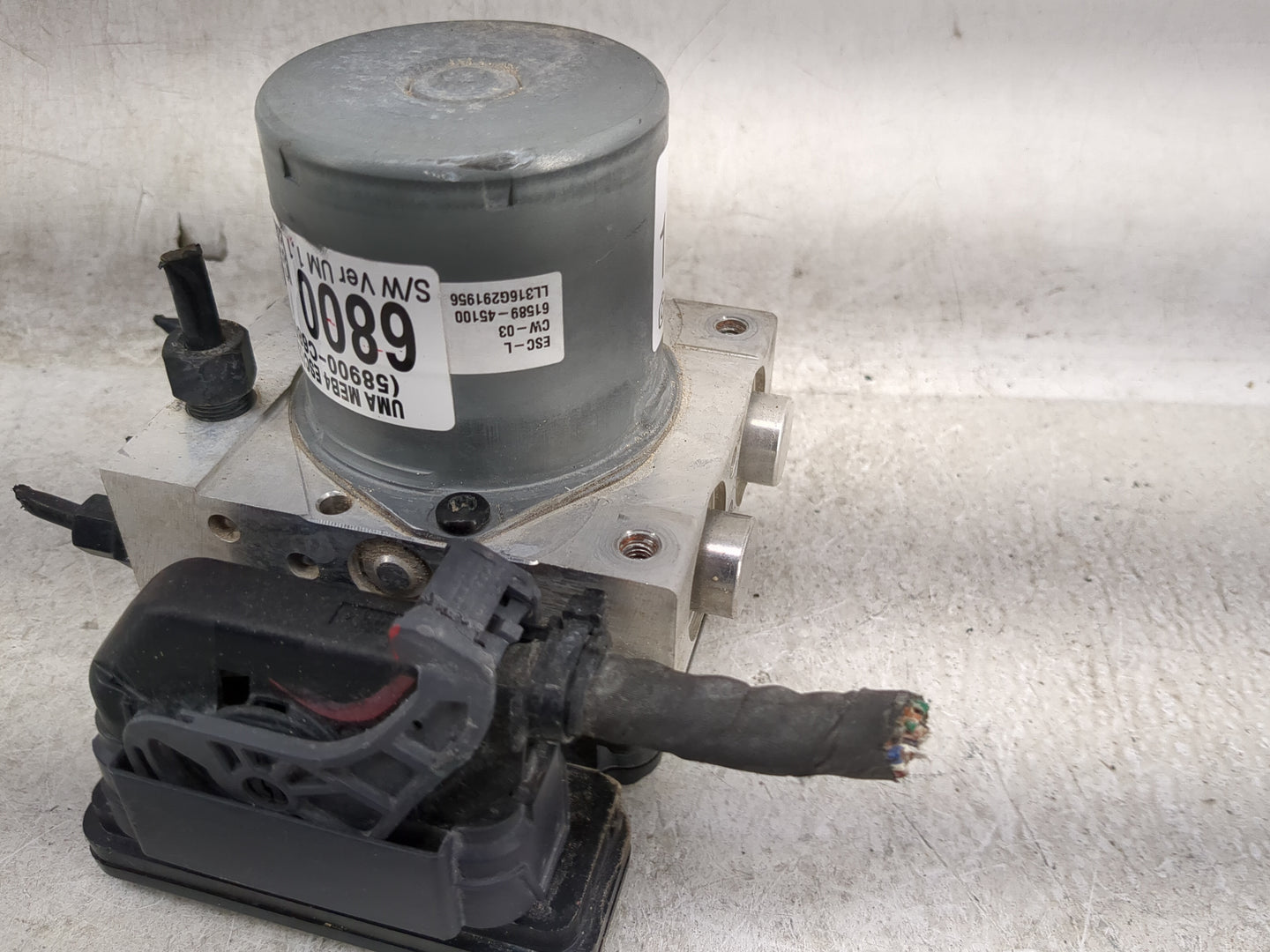 2016-2018 Kia Sorento ABS Pump Control Module Replacement P/N:58900-C6800 Fits Fits 2016 2017 2018 OEM Used Auto Parts - Oem