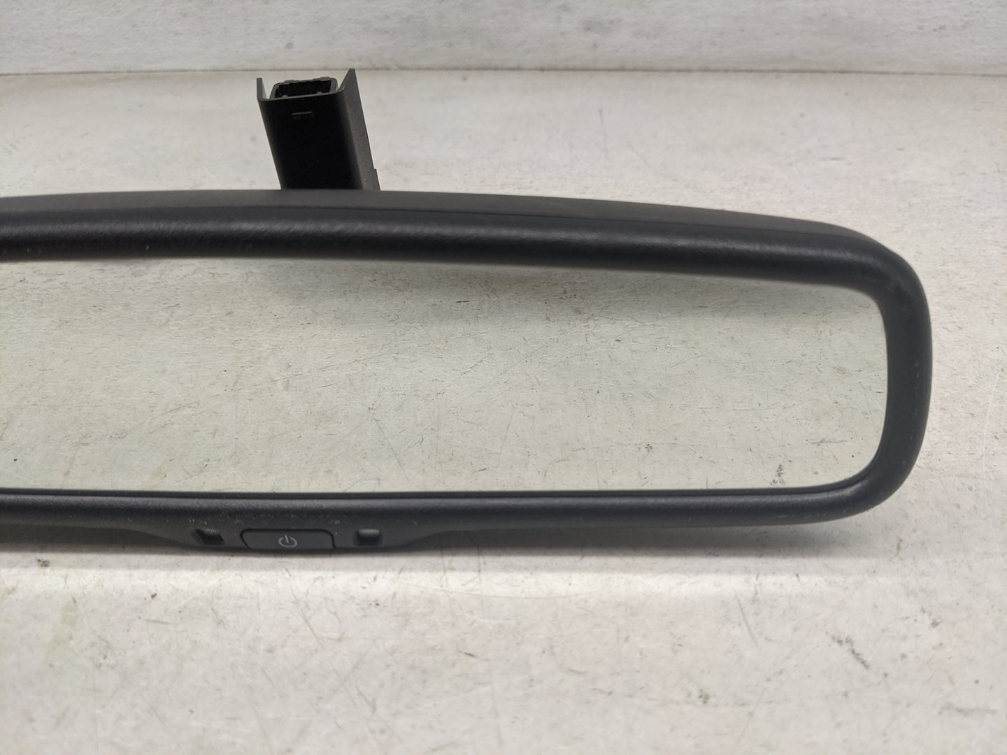 2016-2020 Kia Sorento Interior Rear View Mirror Replacement OEM P/N:028009 GNTX-1136 Fits OEM Used Auto Parts - Oemusedautop