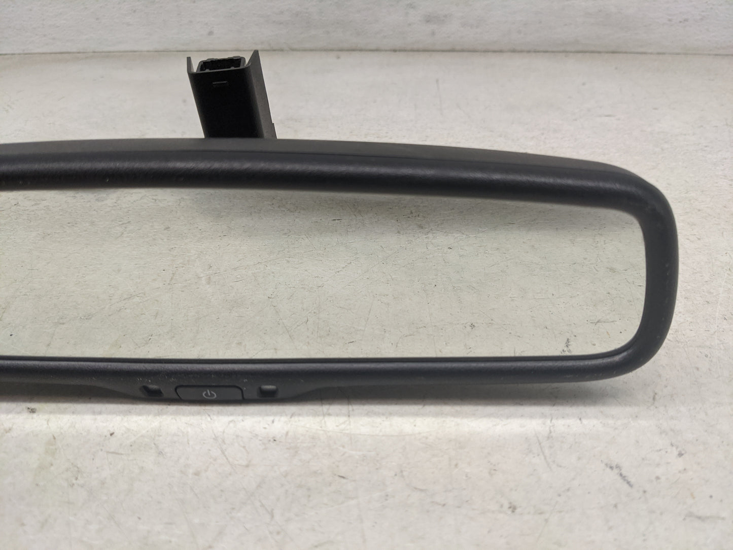 2016-2020 Kia Sorento Interior Rear View Mirror Replacement OEM P/N:028009 GNTX-1136 Fits OEM Used Auto Parts - Oemusedautop