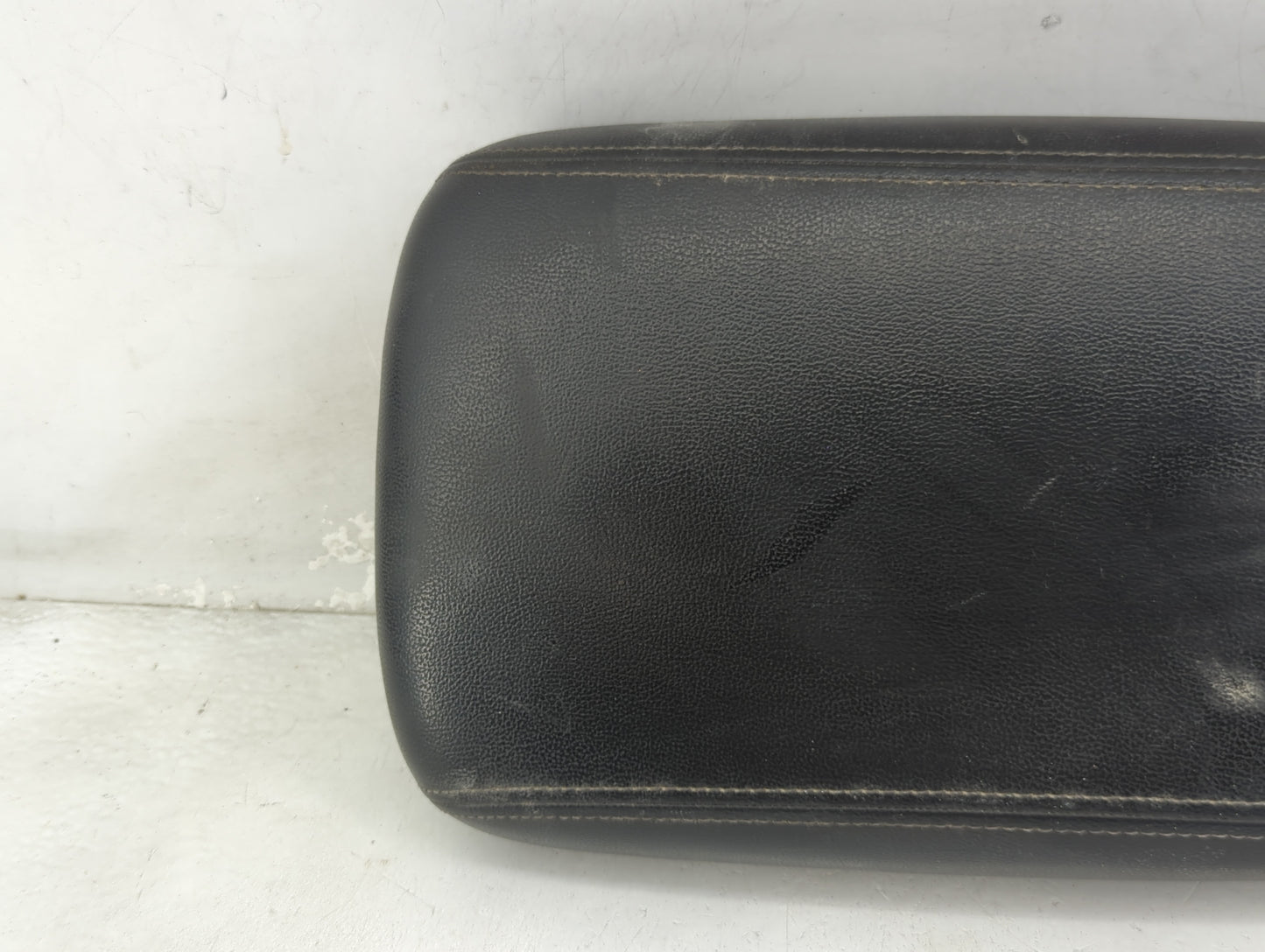 2017 Kia Sorento Center Console Armrest Cover Lid Fits OEM Used Auto Parts - Oemusedautoparts1.com