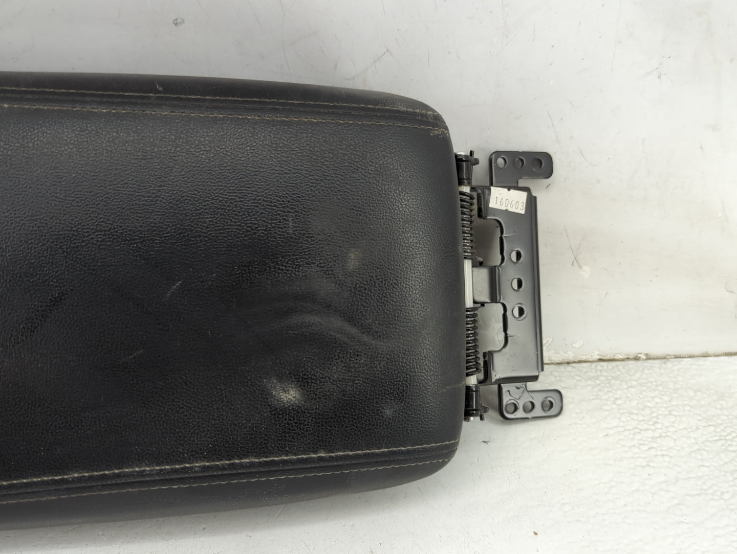 2017 Kia Sorento Center Console Armrest Cover Lid Fits OEM Used Auto Parts - Oemusedautoparts1.com