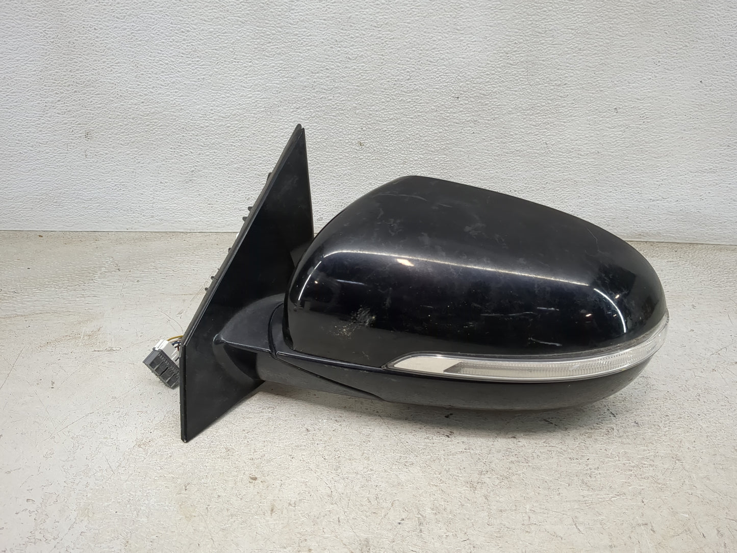 2016-2020 Kia Sorento Driver Side View Mirror - Left Door Mirror OEM Used - Oemusedautoparts1.com