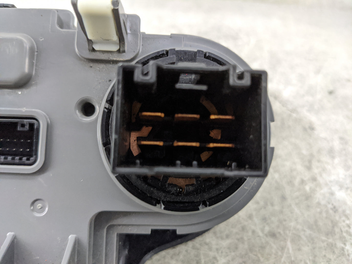 2017-2018 Kia Sorento Climate Control Module Temperature AC/Heater Replacement P/N:97250-C6010 Fits Fits 2017 2018 OEM Used 