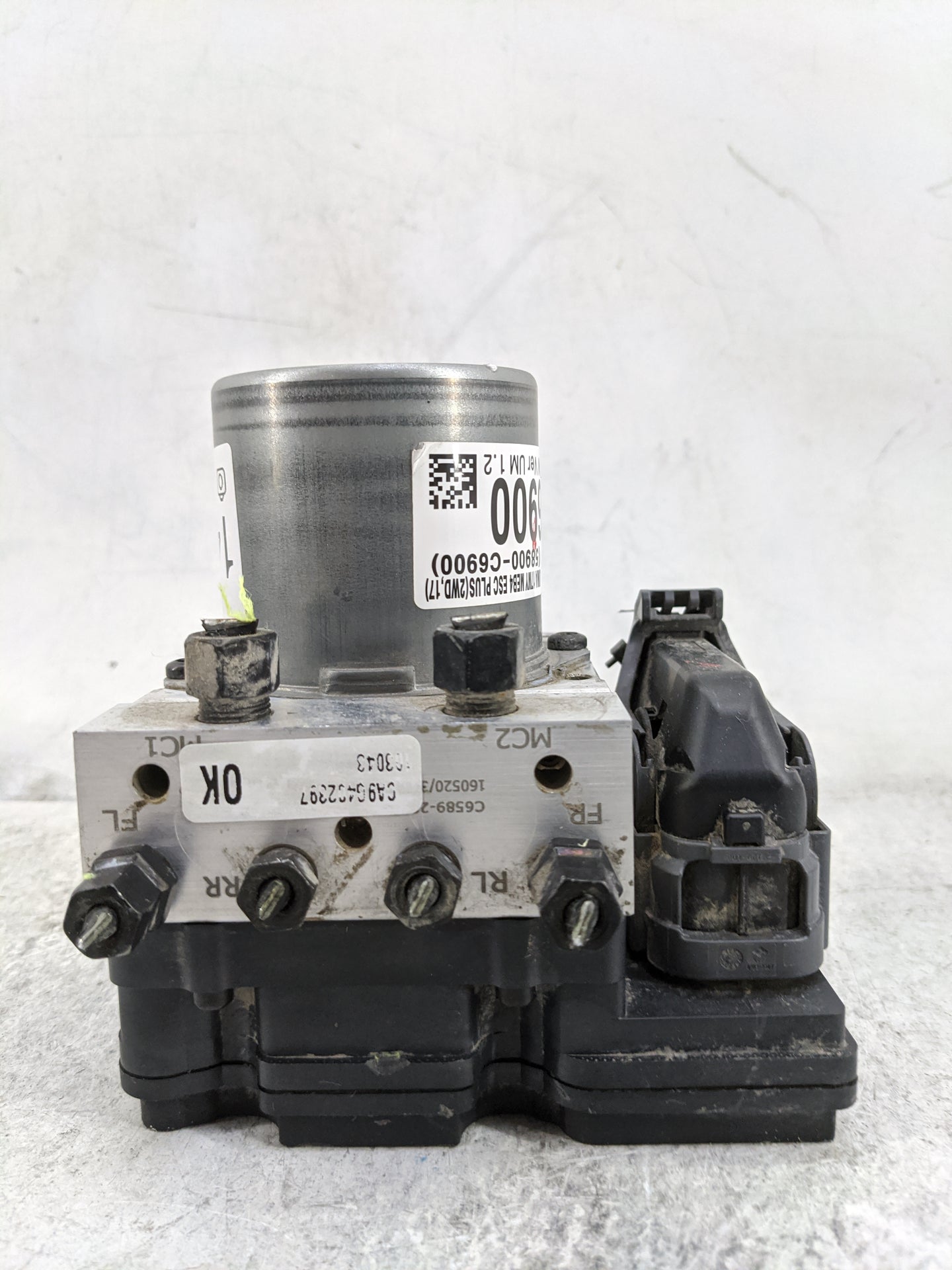 2016-2018 Kia Sorento ABS Pump Control Module Replacement P/N:58900-C6900 61589-43100, C6589-30700 Fits Fits 2016 2017 2018 