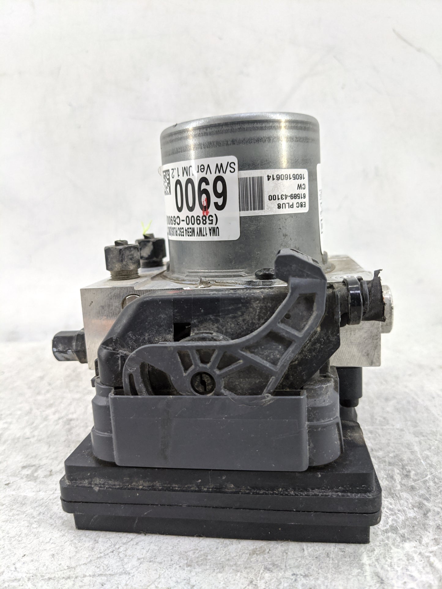 2016-2018 Kia Sorento ABS Pump Control Module Replacement P/N:58900-C6900 61589-43100, C6589-30700 Fits Fits 2016 2017 2018 