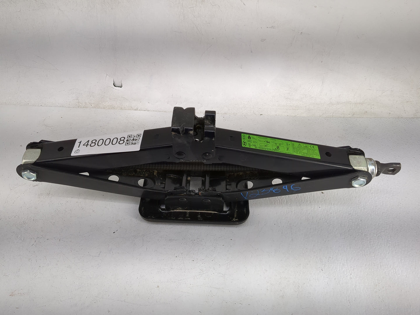 2017 Kia Sorento Spare Scissor Car Jack 1480008 - Oemusedautoparts1.com