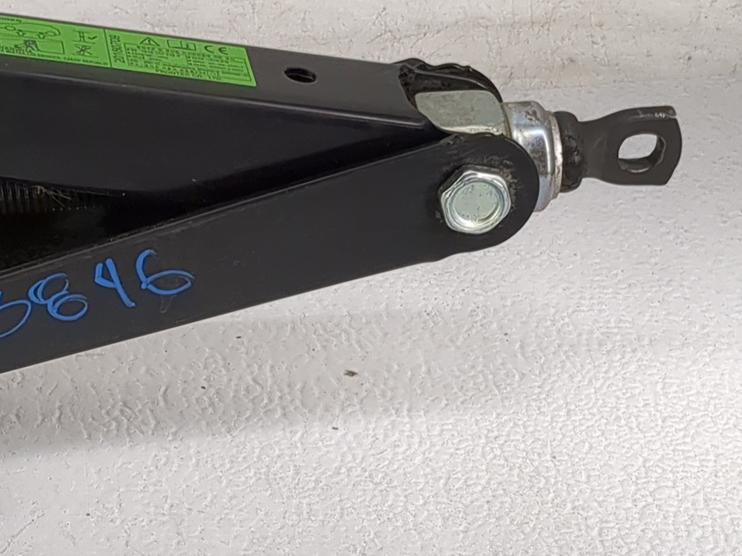 2017 Kia Sorento Spare Scissor Car Jack 1480008 - Oemusedautoparts1.com