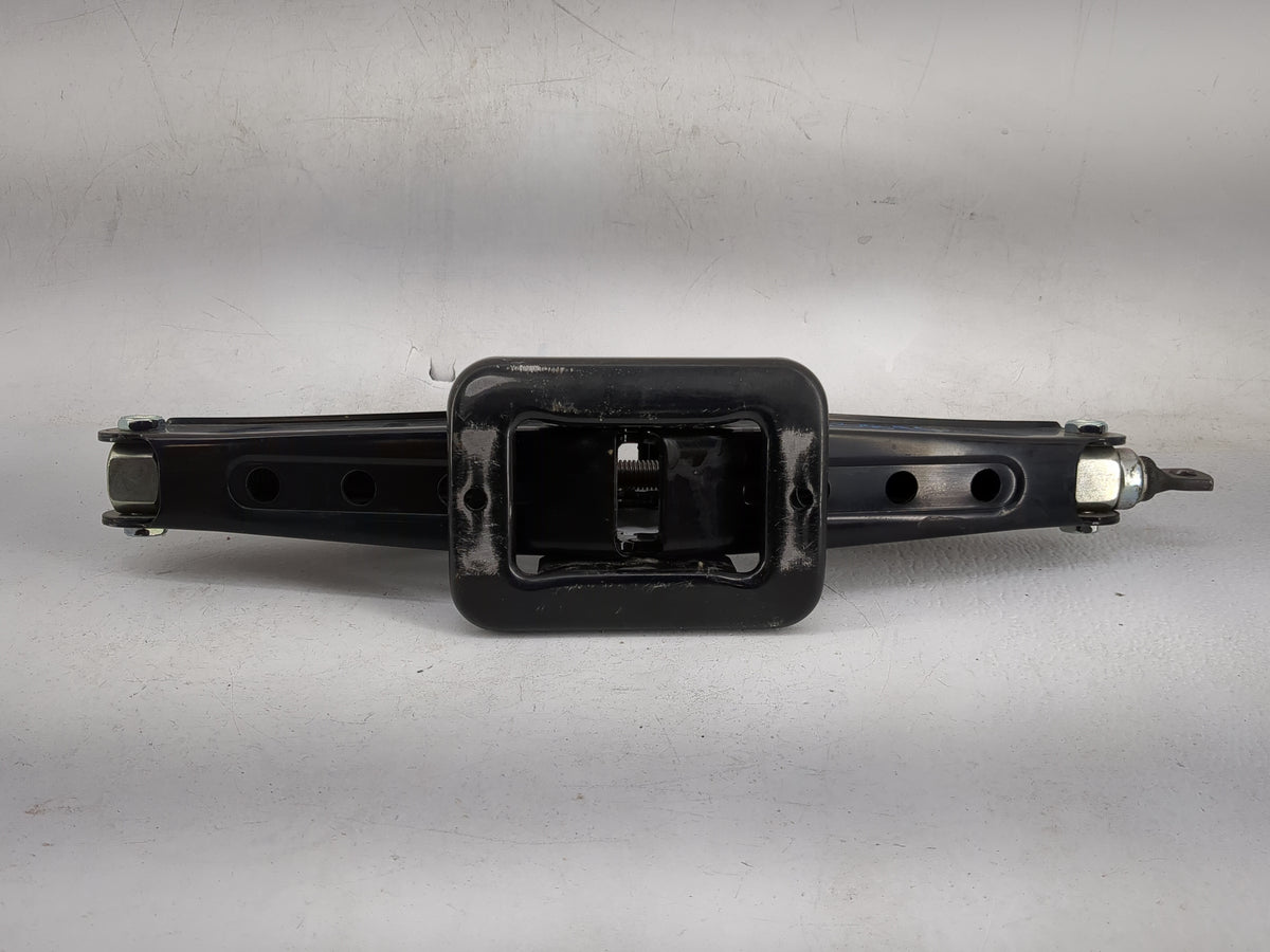 2017 Kia Sorento Spare Scissor Car Jack 1480008 - Oemusedautoparts1.com